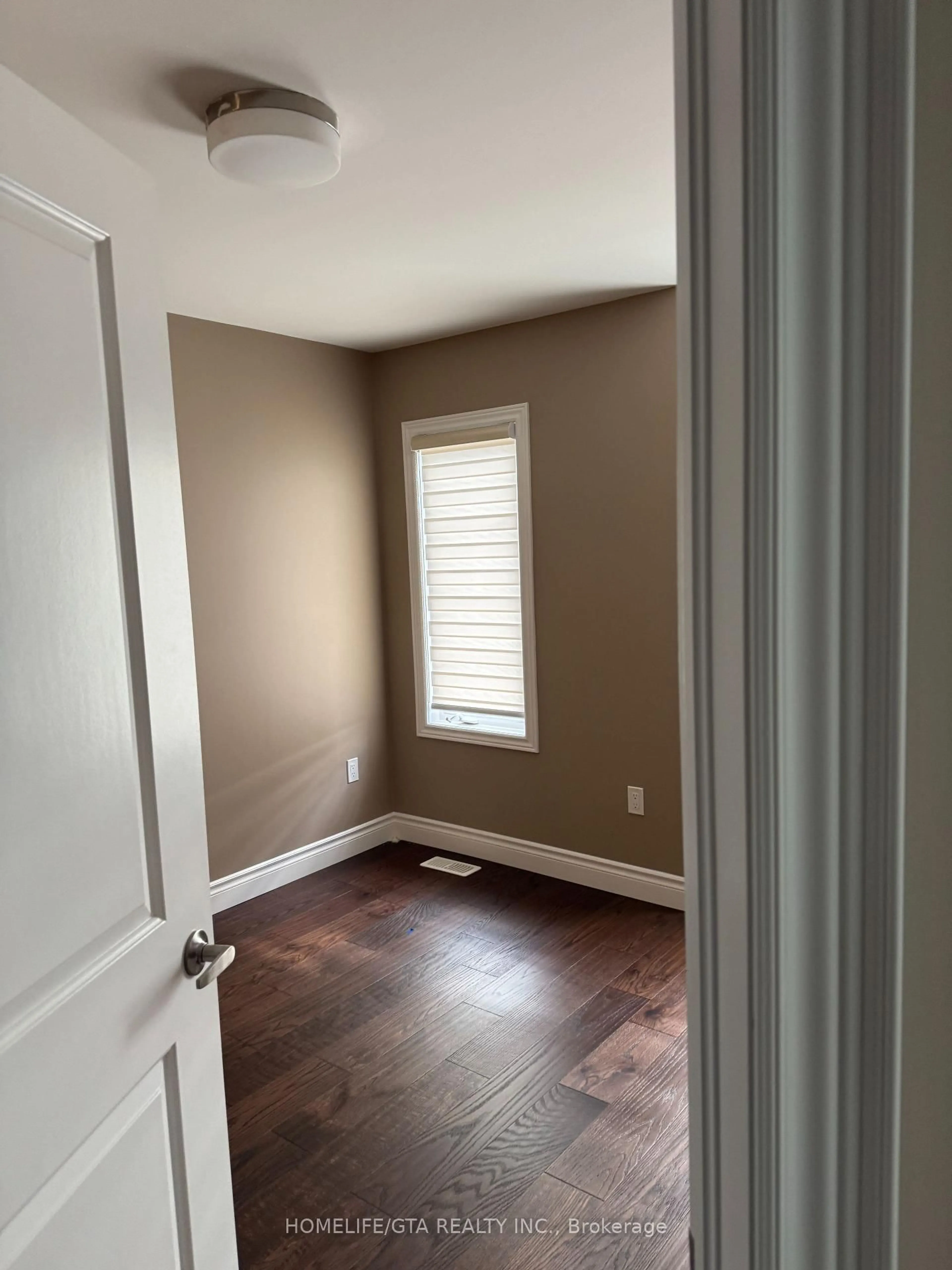 A pic of a room for 1967 Mcniel St, Innisfil Ontario L9S 0N8