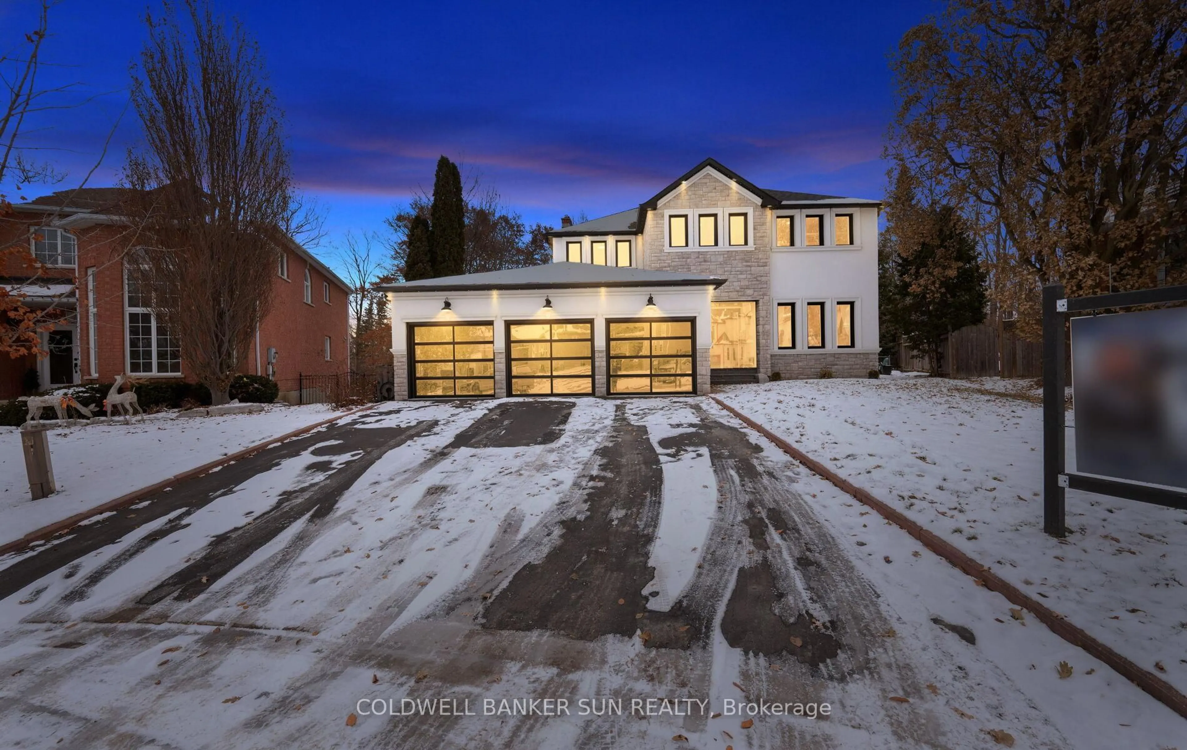 Indoor garage for 34 Previn Crt, New Tecumseth Ontario L9R 1N8