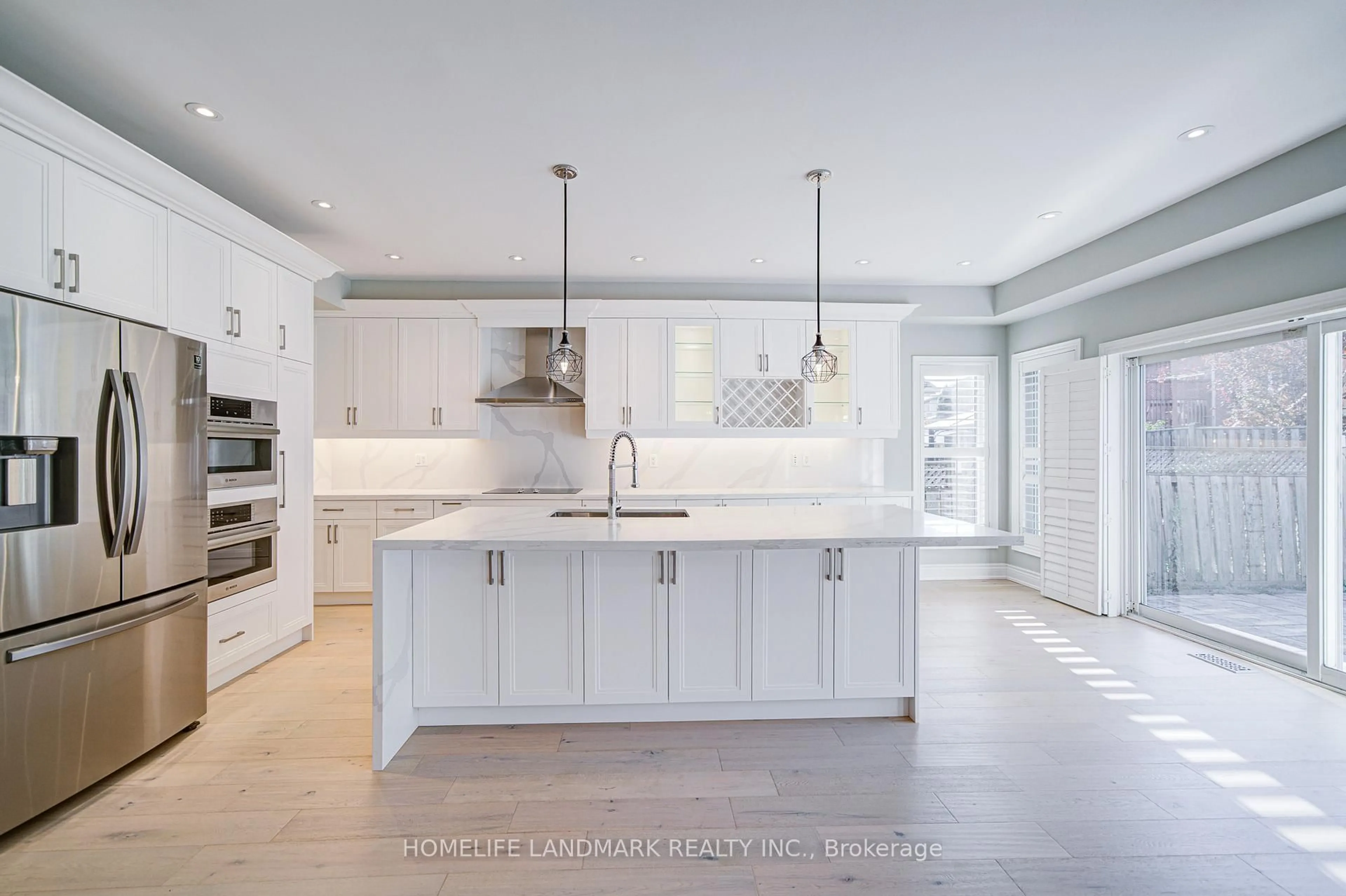 Open concept kitchen, ceramic/tile floor for 214 Alfred Paterson Dr, Markham Ontario L6E 2E7