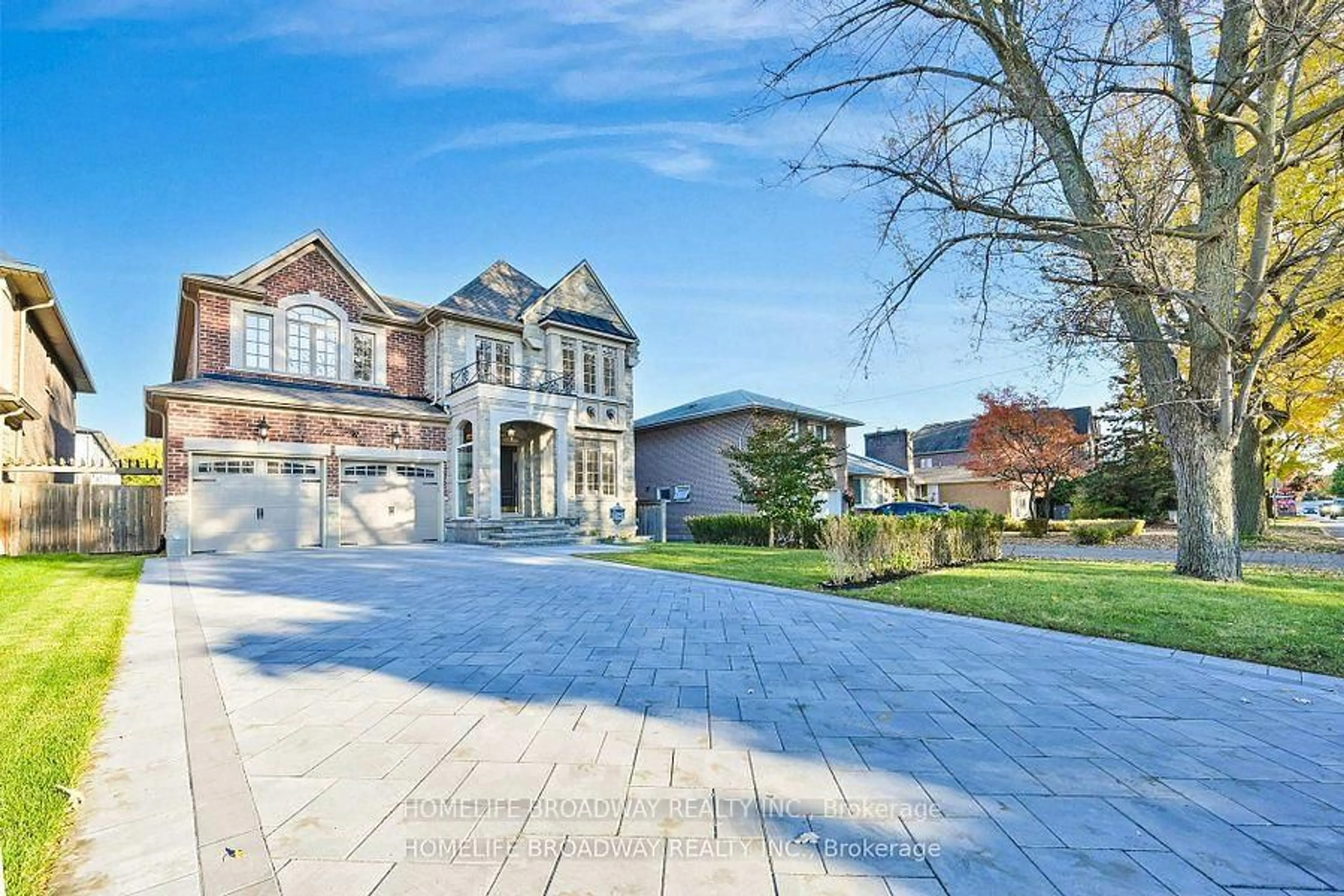Home with brick exterior material, street for 55 Avenue Rd, Richmond Hill Ontario L4C 6B7