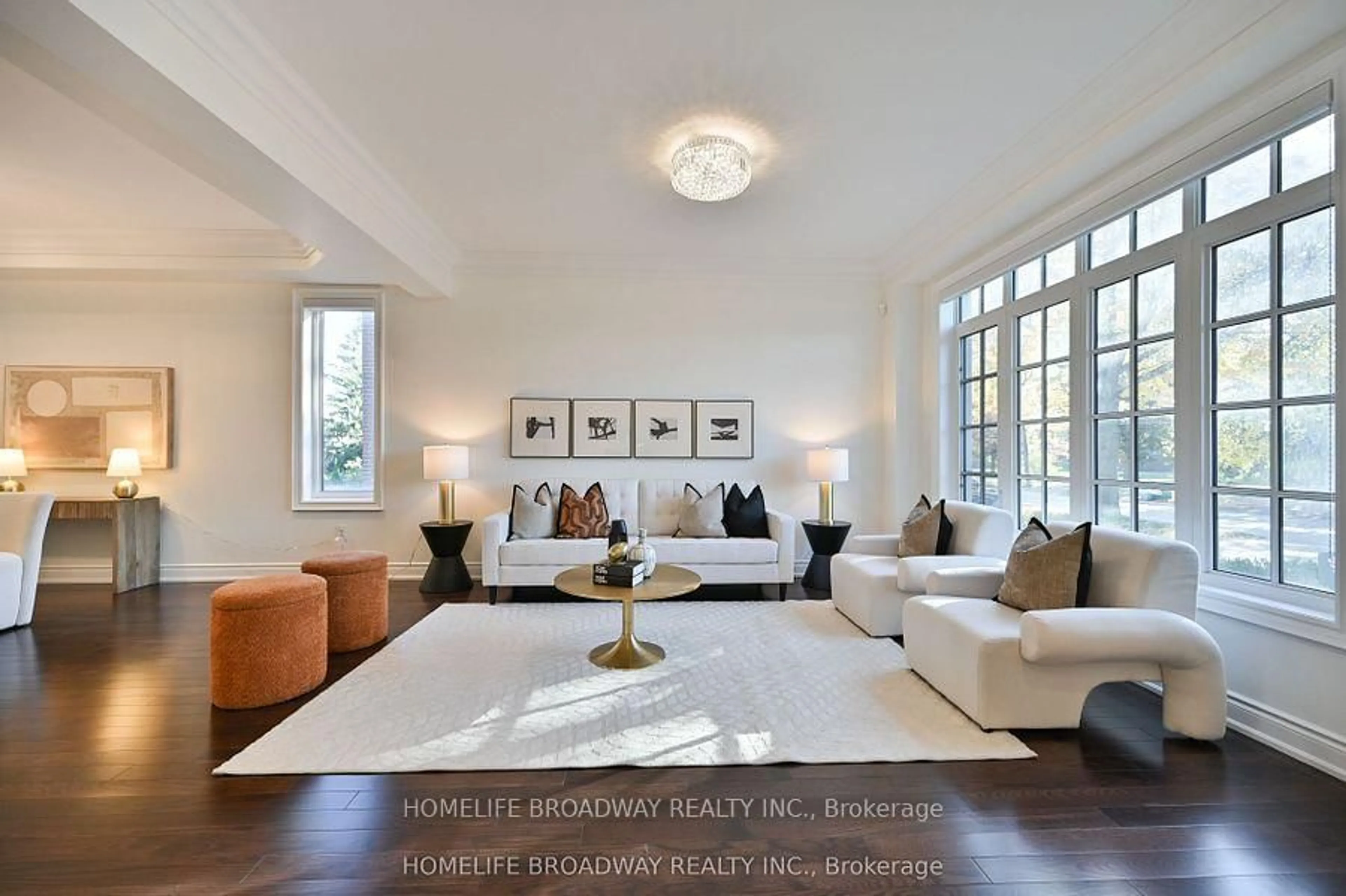 Living room with furniture, unknown for 55 Avenue Rd, Richmond Hill Ontario L4C 6B7