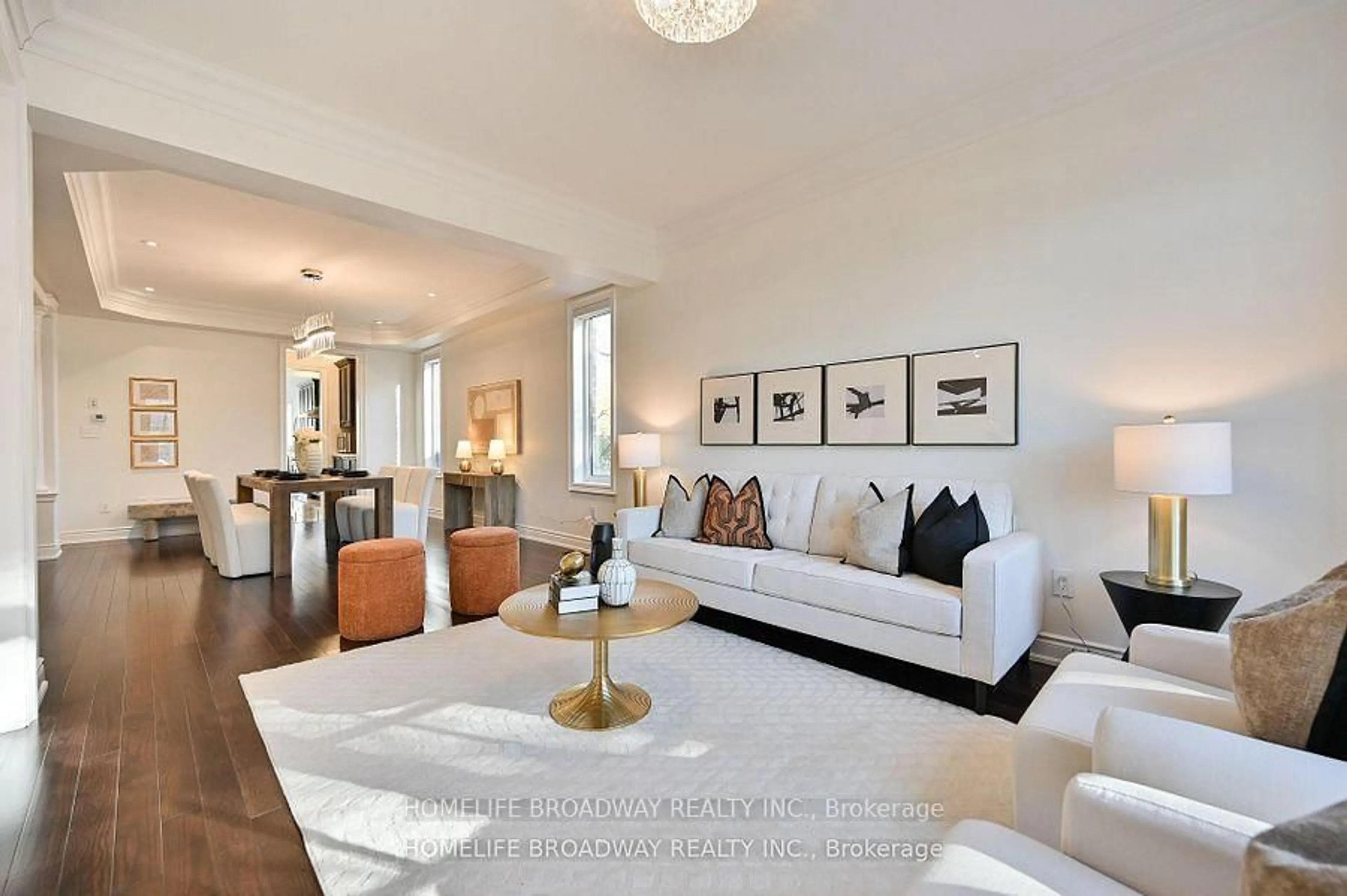 Living room with furniture, unknown for 55 Avenue Rd, Richmond Hill Ontario L4C 6B7