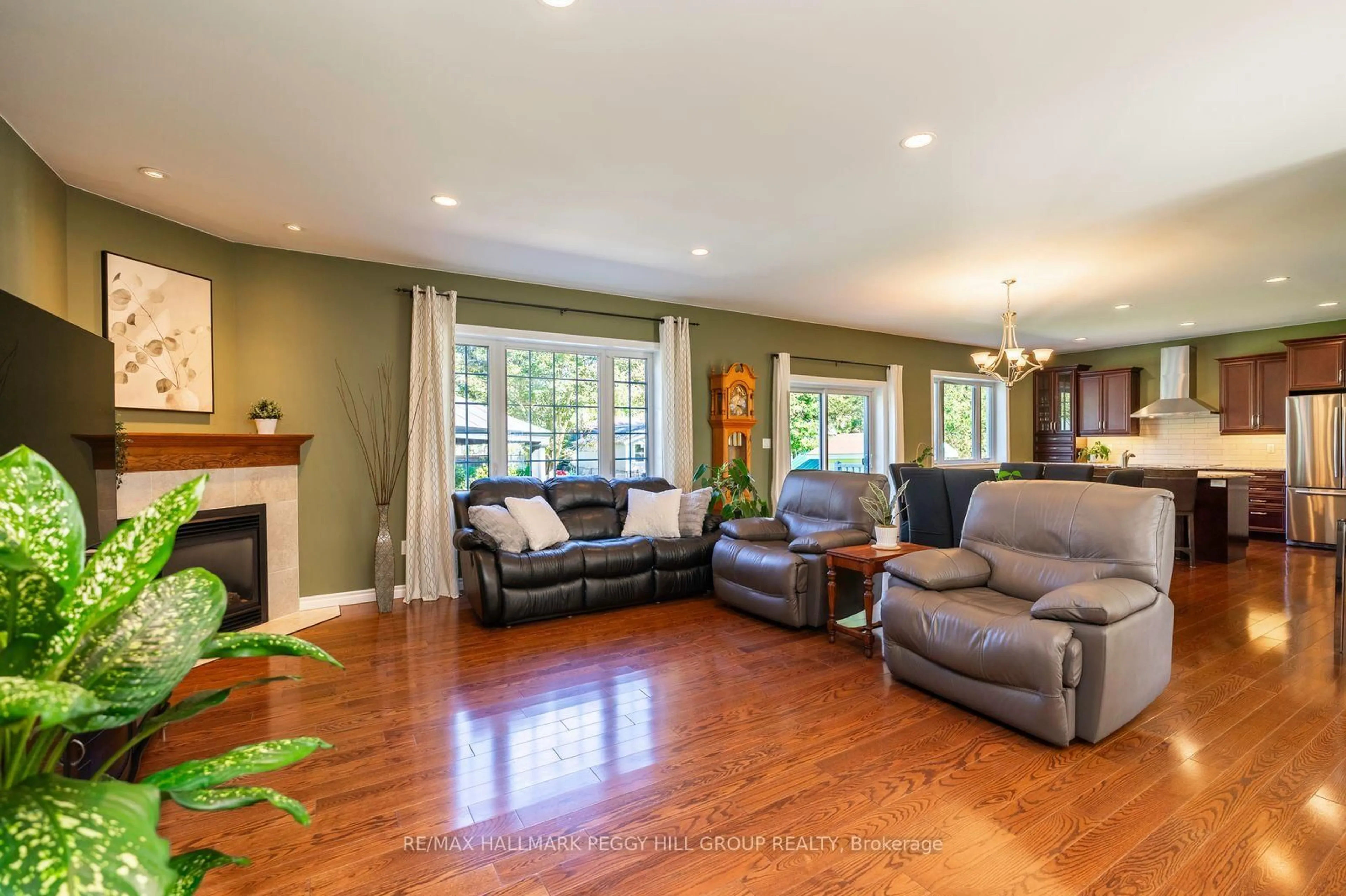 Living room with furniture, wood/laminate floor for 222 Glenn Ave, Innisfil Ontario L9S 1C4