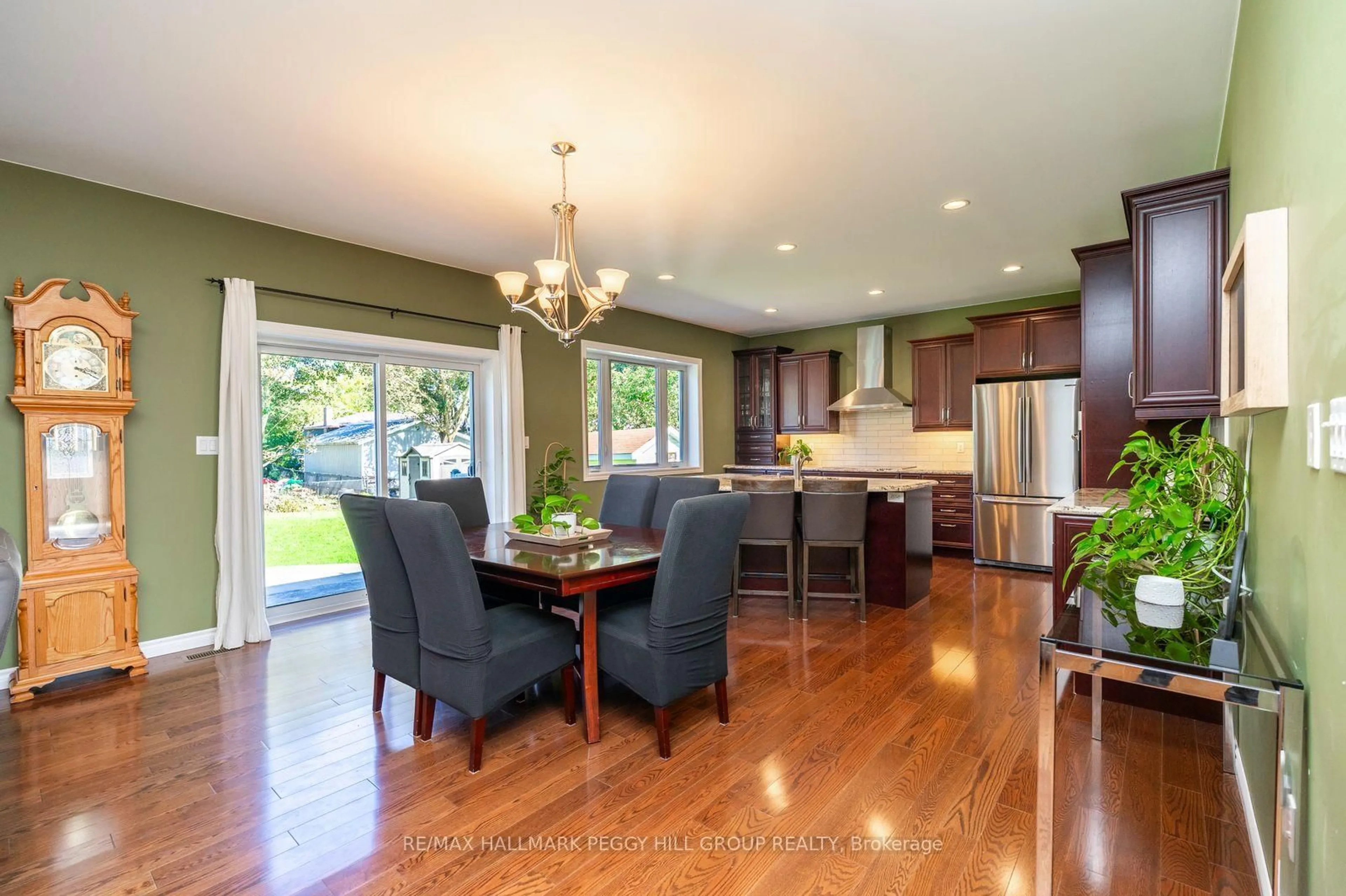 Open concept kitchen, unknown for 222 Glenn Ave, Innisfil Ontario L9S 1C4