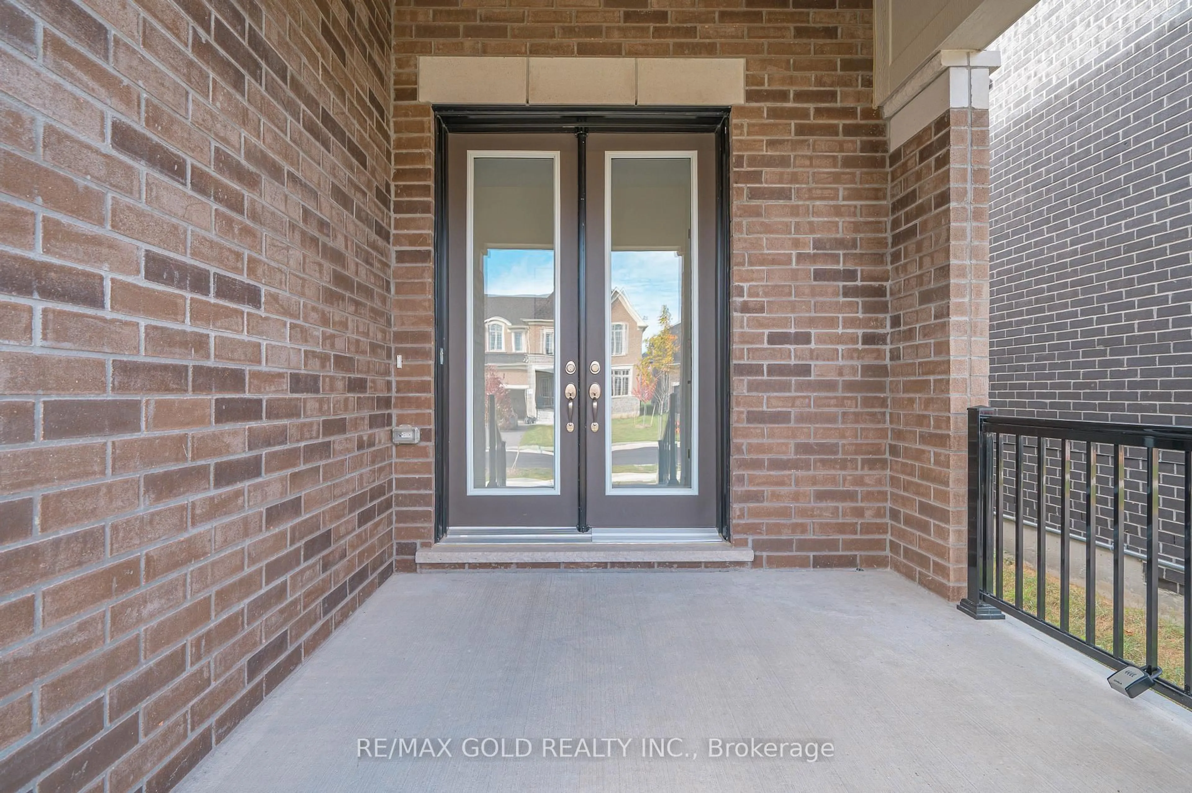Indoor entryway for 15 Sandhill Cres, Adjala-Tosorontio Ontario L0G 1W0