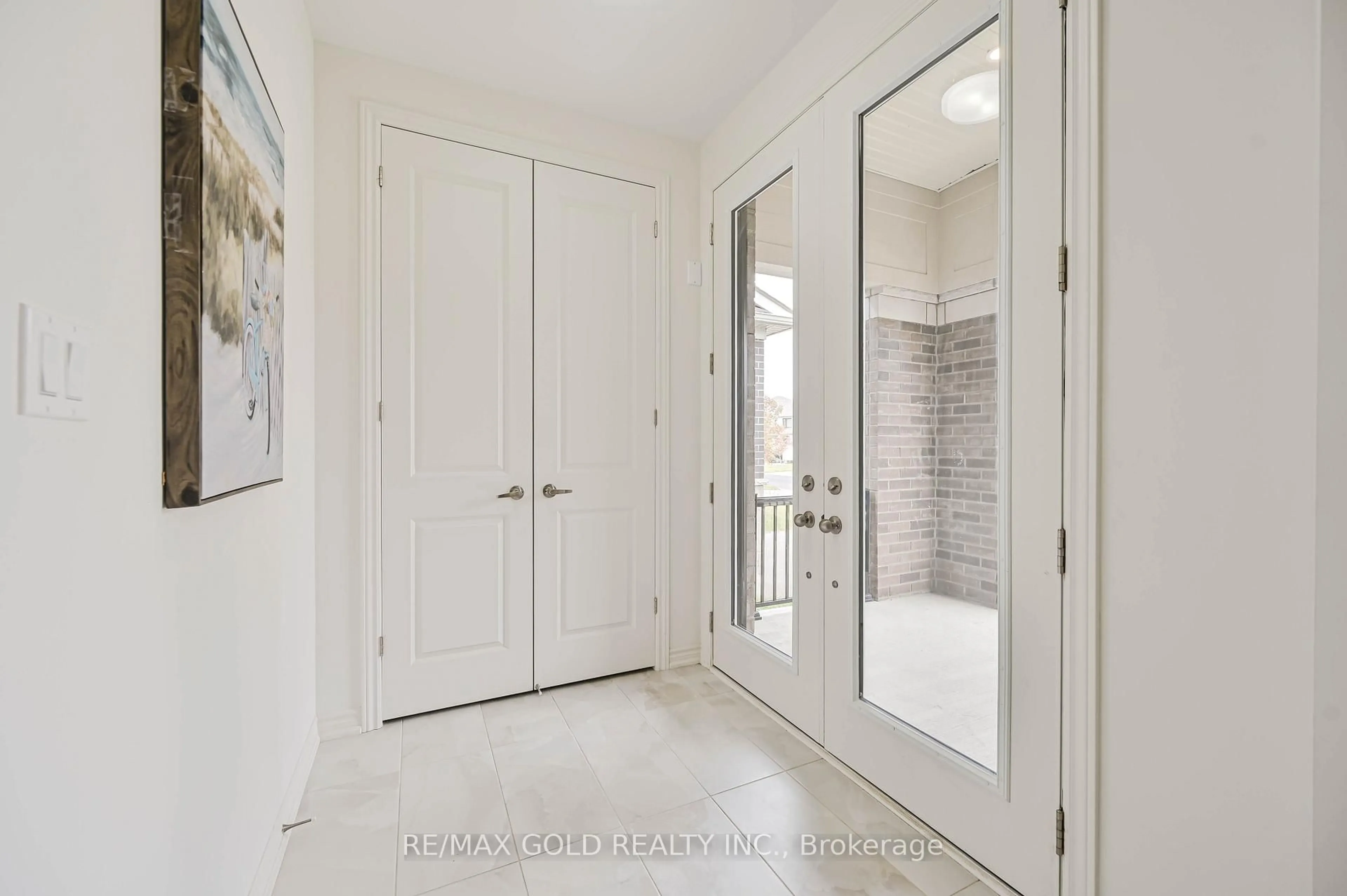 Indoor entryway for 15 Sandhill Cres, Adjala-Tosorontio Ontario L0G 1W0