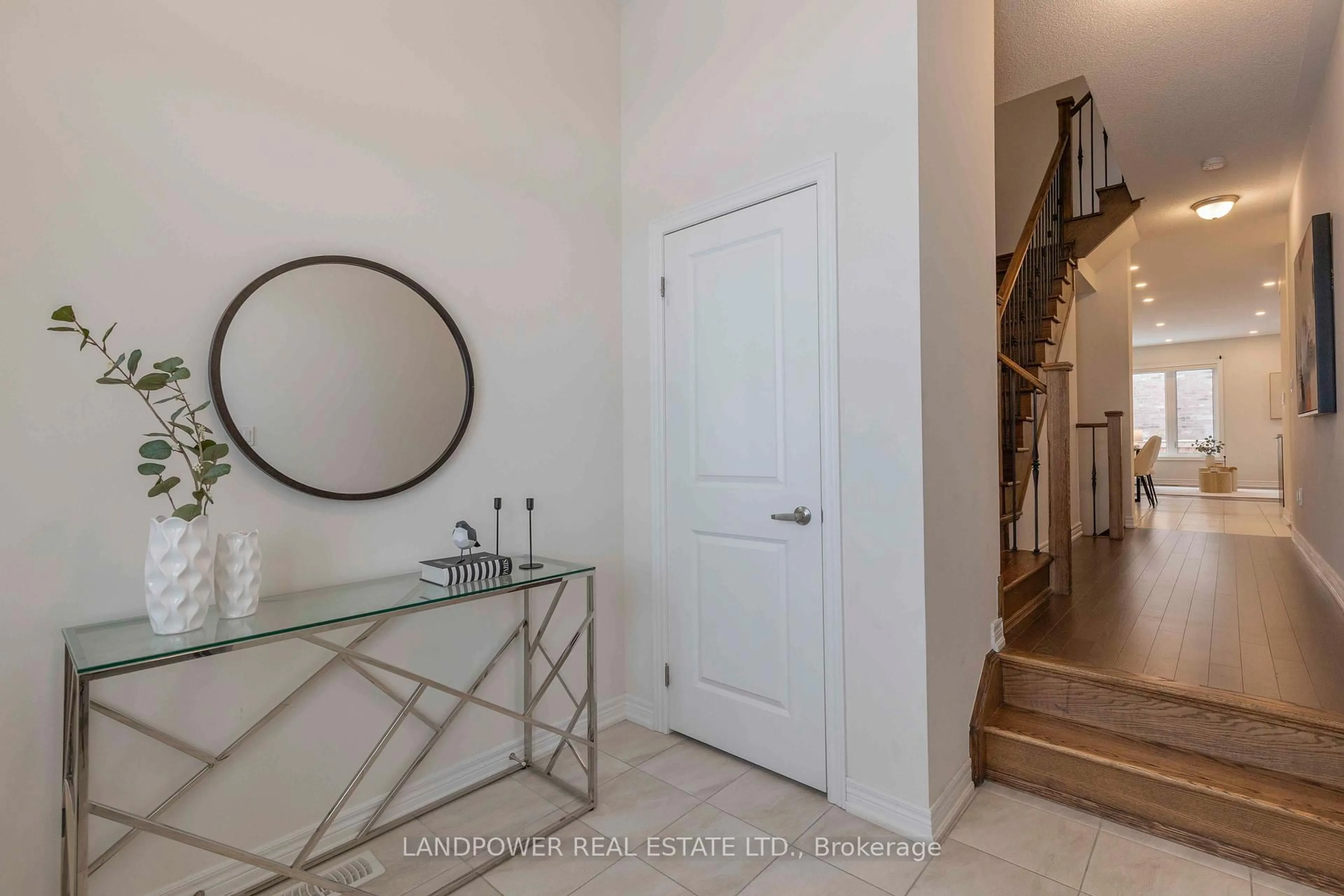 Indoor entryway for 85 Bawden Dr, Richmond Hill Ontario L4S 0H1