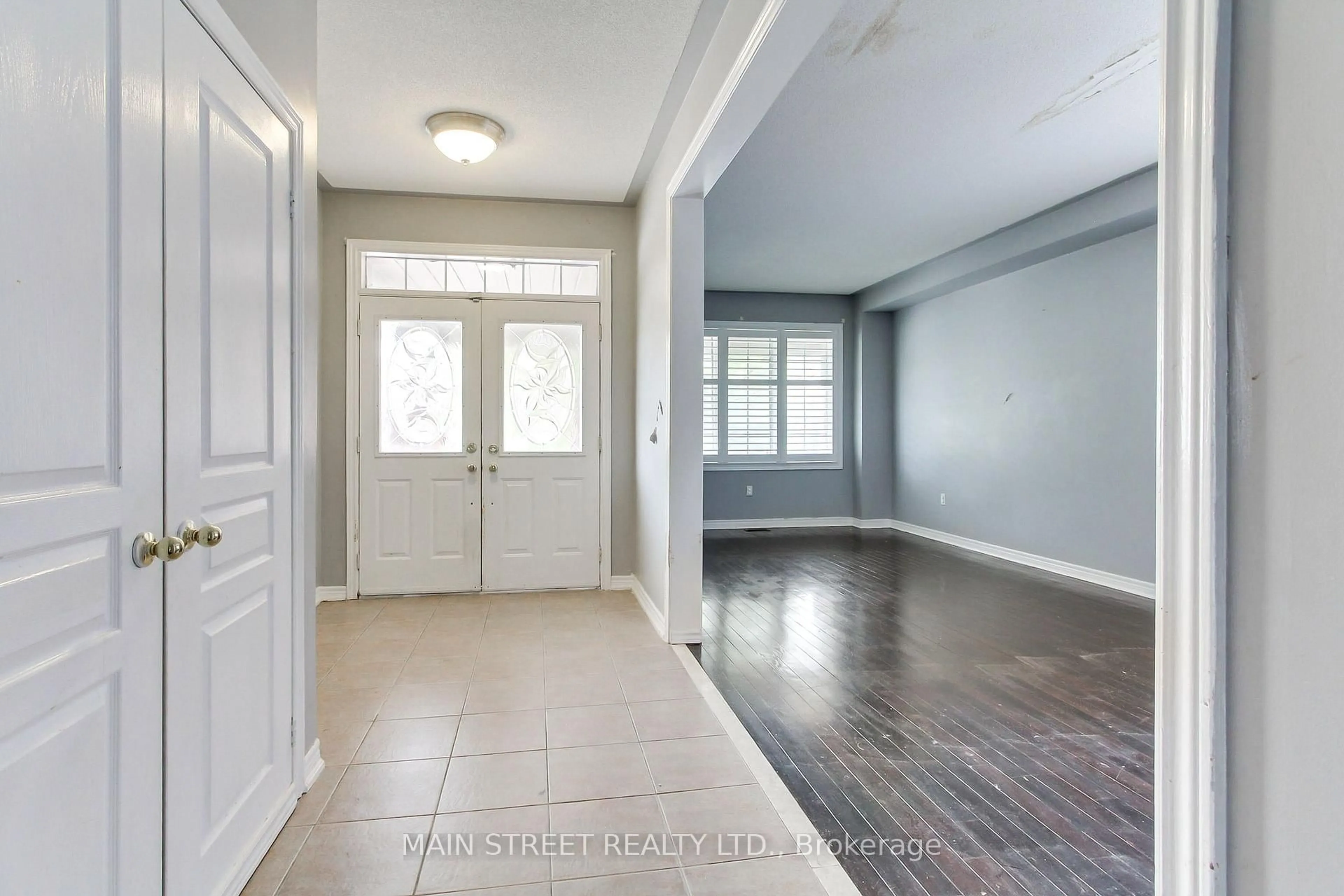 Indoor entryway for 4 Cider Cres, Richmond Hill Ontario L4E 4A4