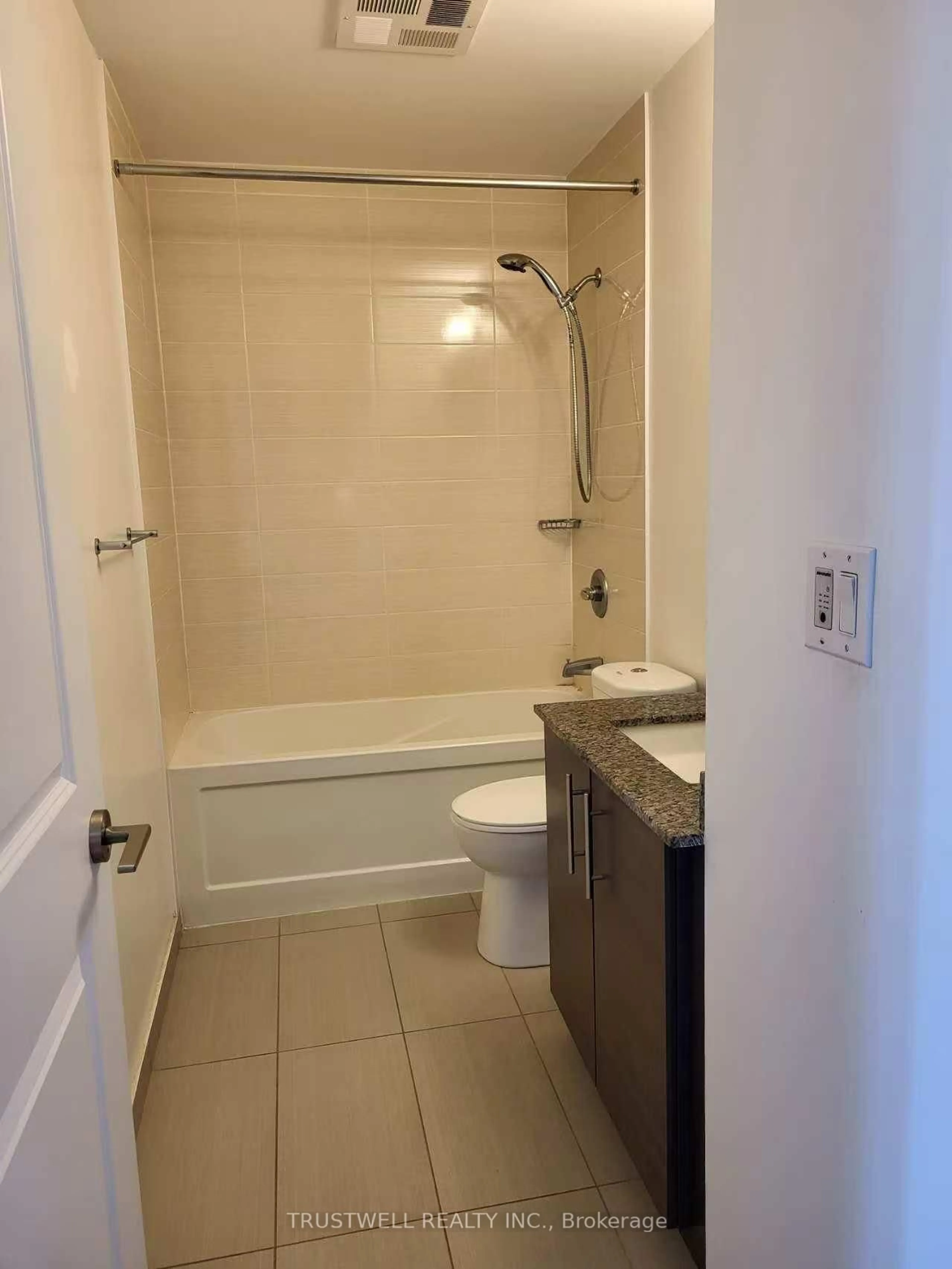 Standard bathroom, ceramic/tile floor for 277 South Park Rd #717, Markham Ontario L3T 0B7
