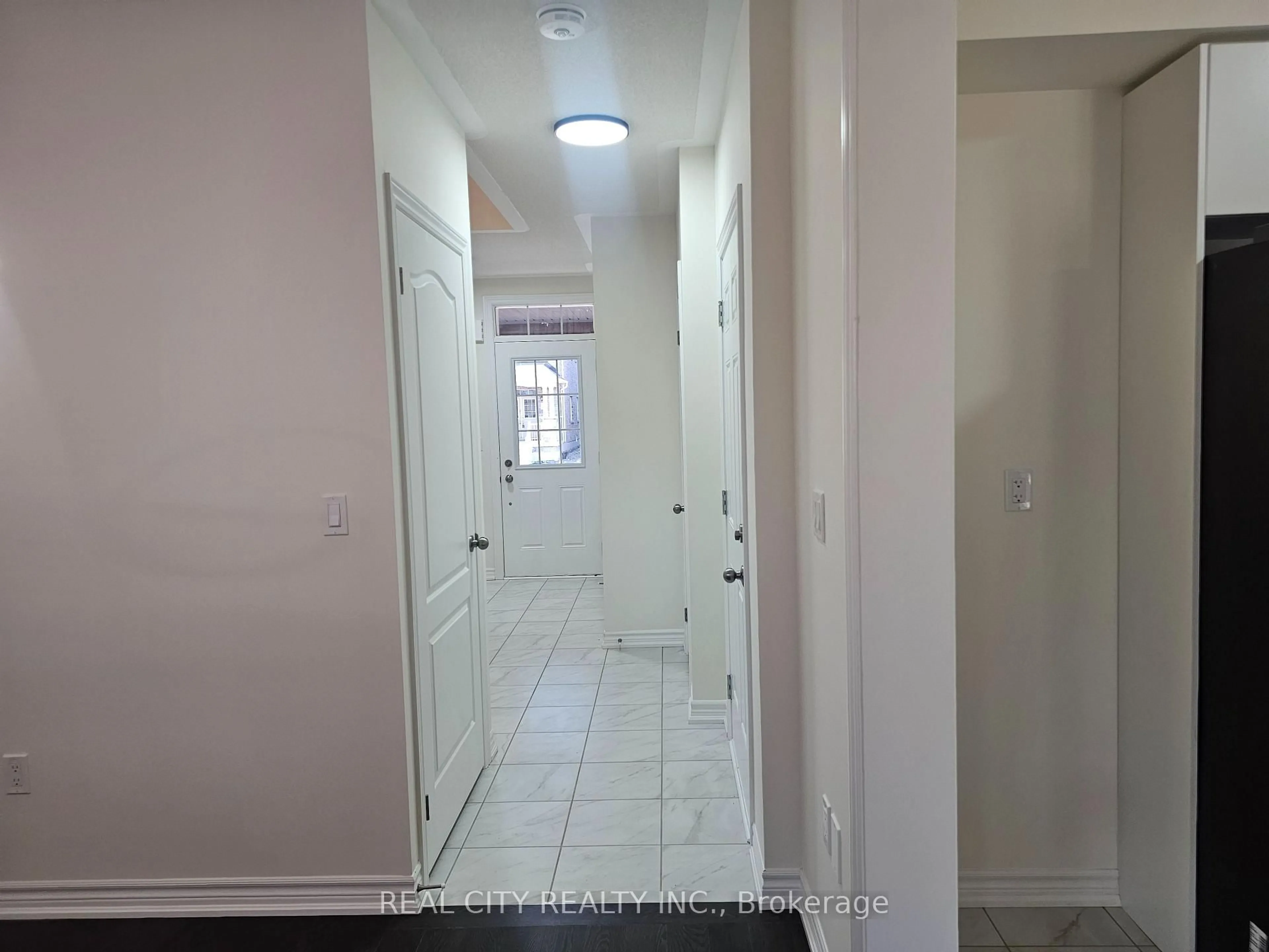 Indoor entryway for 5 Heather Fullerton Rd, Georgina Ontario L0E 1R0