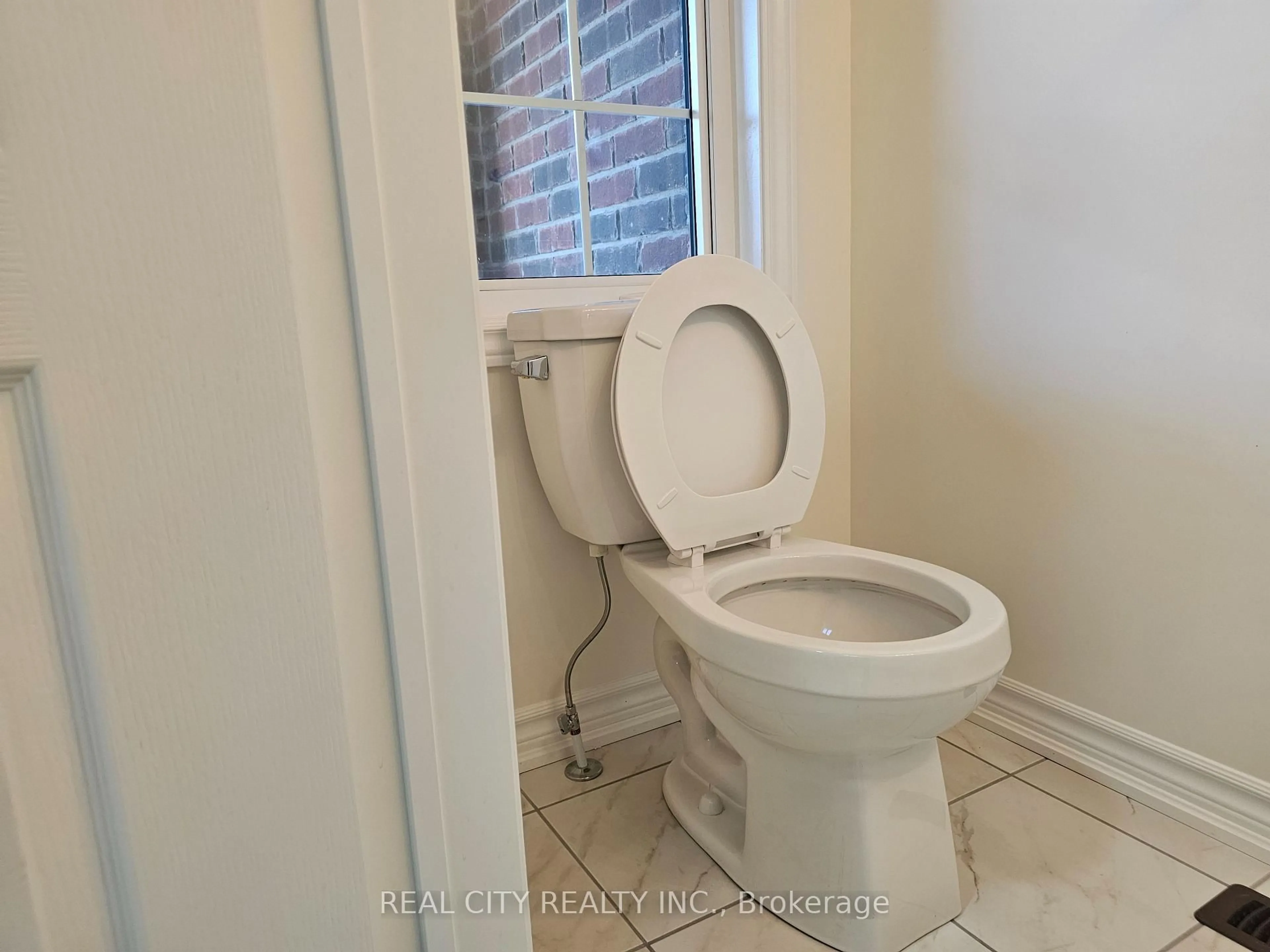 A pic of a room for 5 Heather Fullerton Rd, Georgina Ontario L0E 1R0