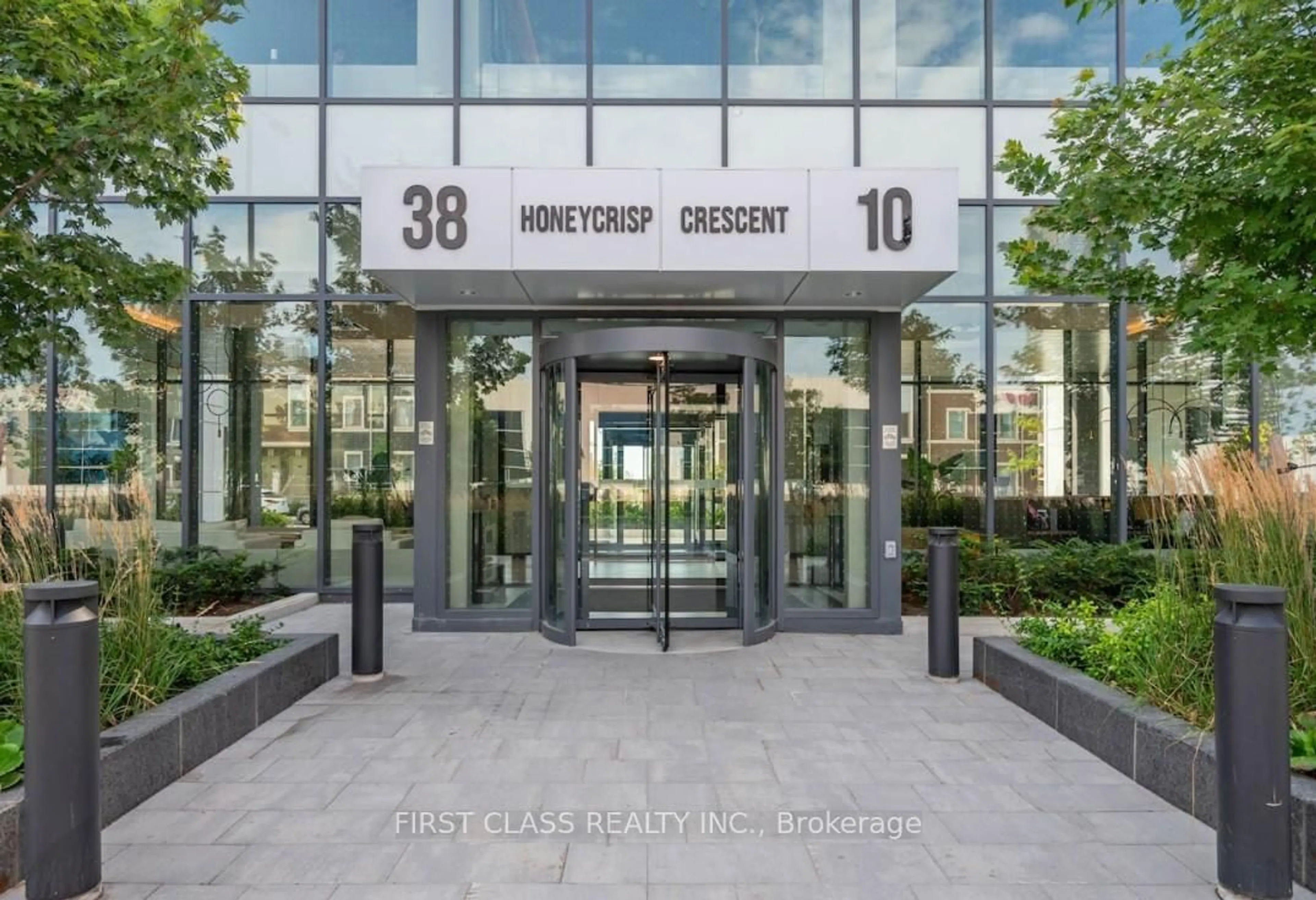 Indoor foyer for 10 Honeycrisp Cres #603, Vaughan Ontario L4K 0M7