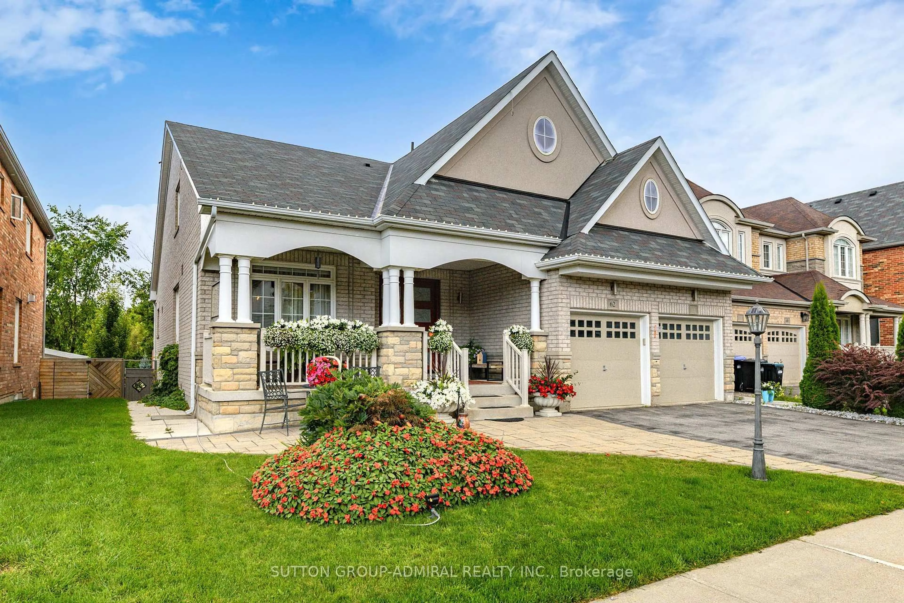 Home with vinyl exterior material, street for 62 Waterton Way, Bradford West Gwillimbury Ontario L3Z 0R3