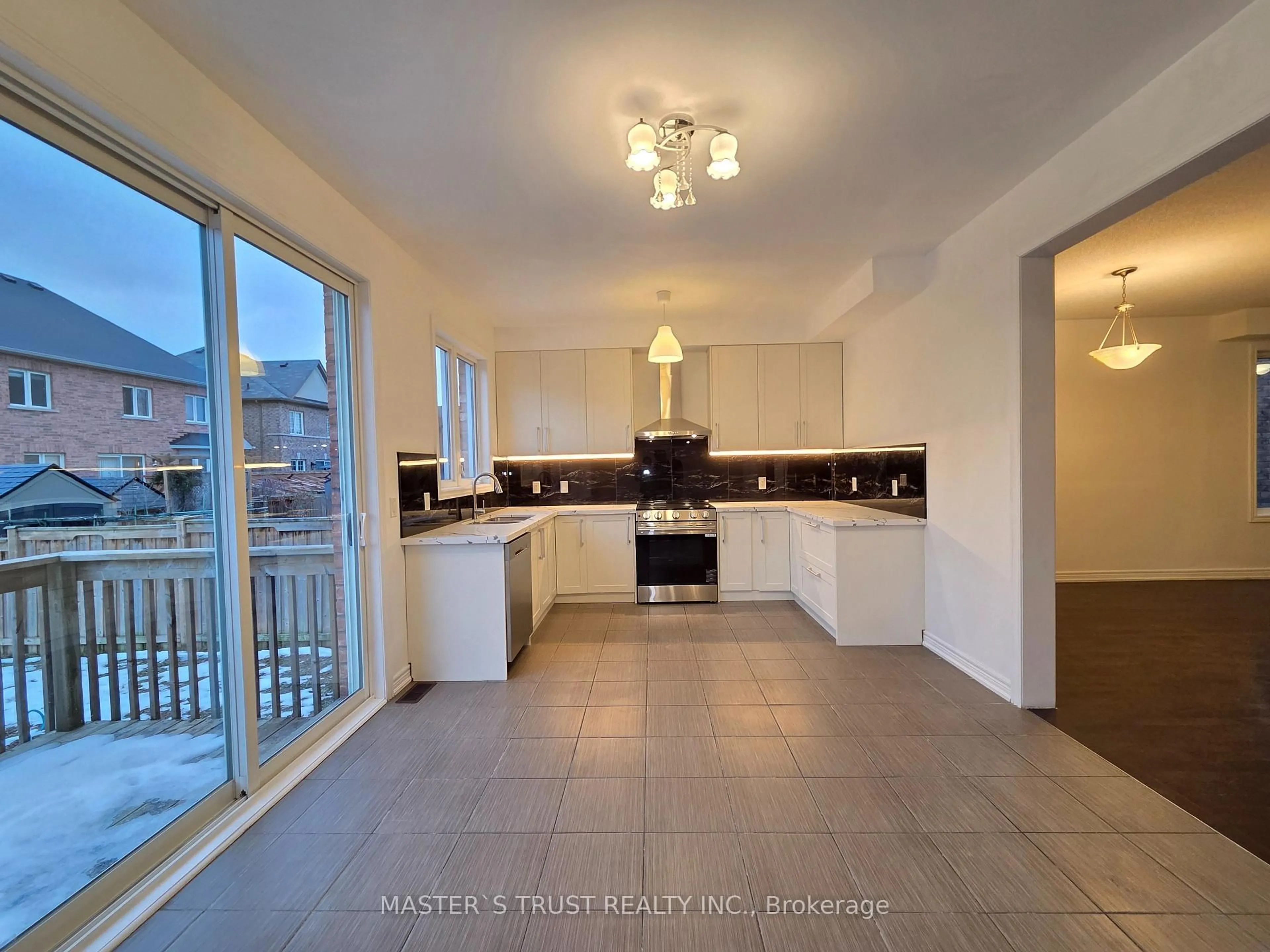 Open concept kitchen, ceramic/tile floor for 11 Beacon Point St, Markham Ontario L6E 0P3