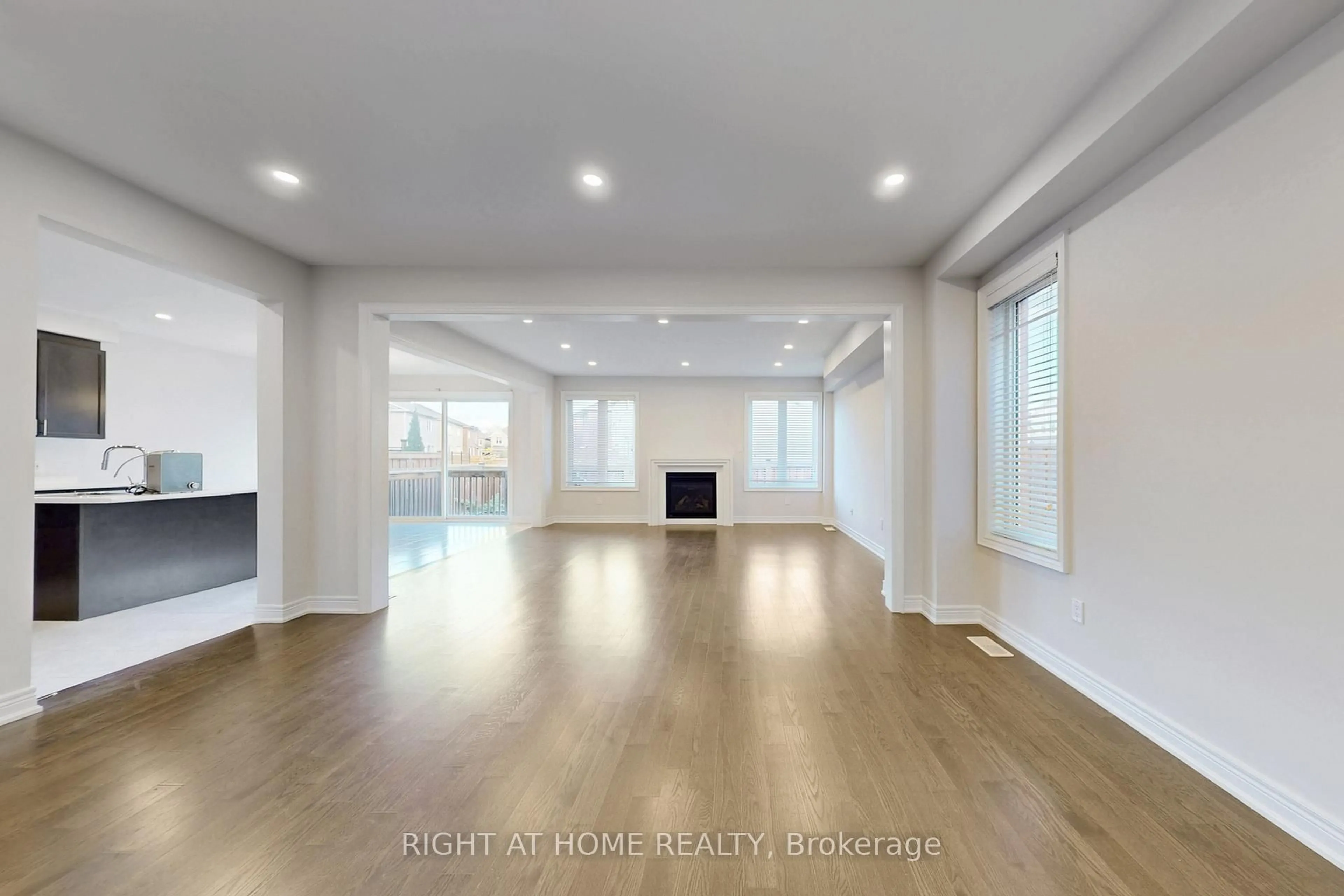 A pic of a room for 11 Robert Wilson Cres, Georgina Ontario L4P 0G8