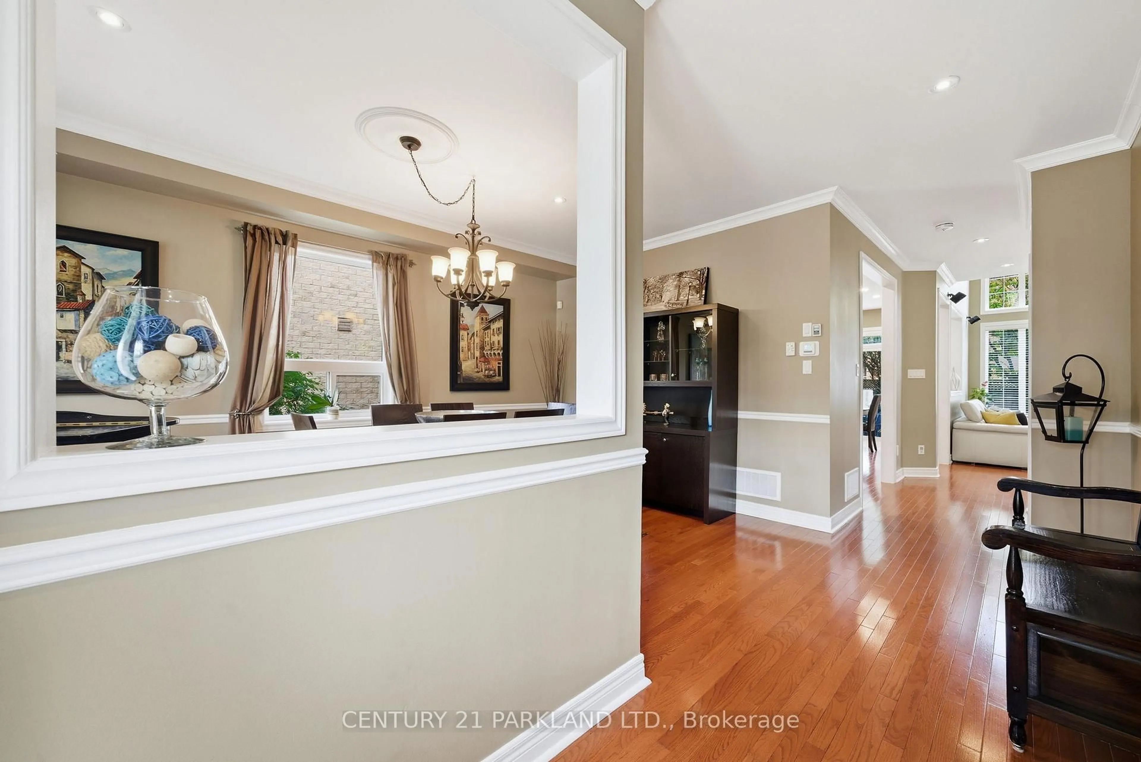 Indoor entryway for 18 Turnbridge Rd, Aurora Ontario L4G 7R9