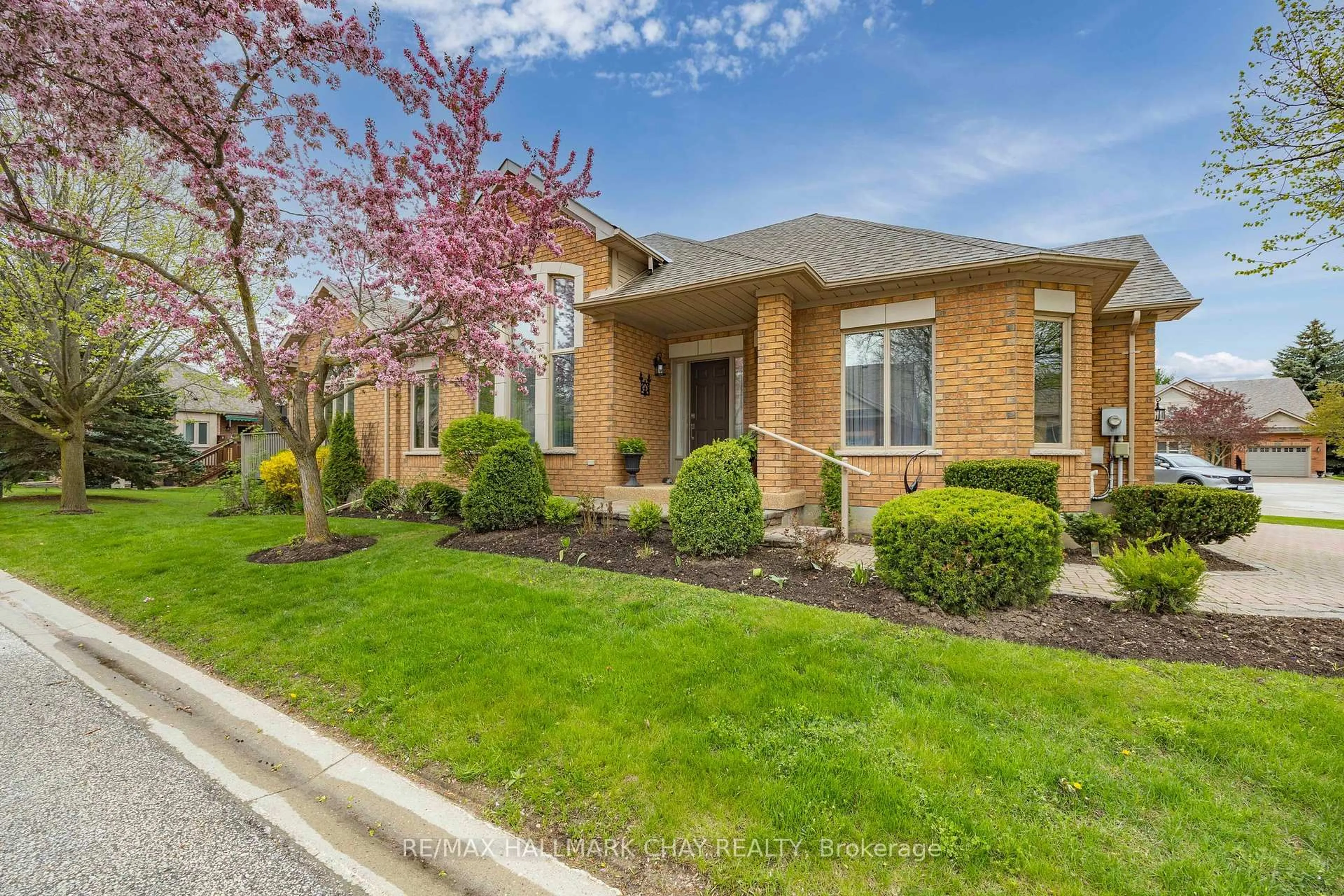 Home with brick exterior material, street for 1 Fortuna Circ #20, New Tecumseth Ontario L9R 1Z3