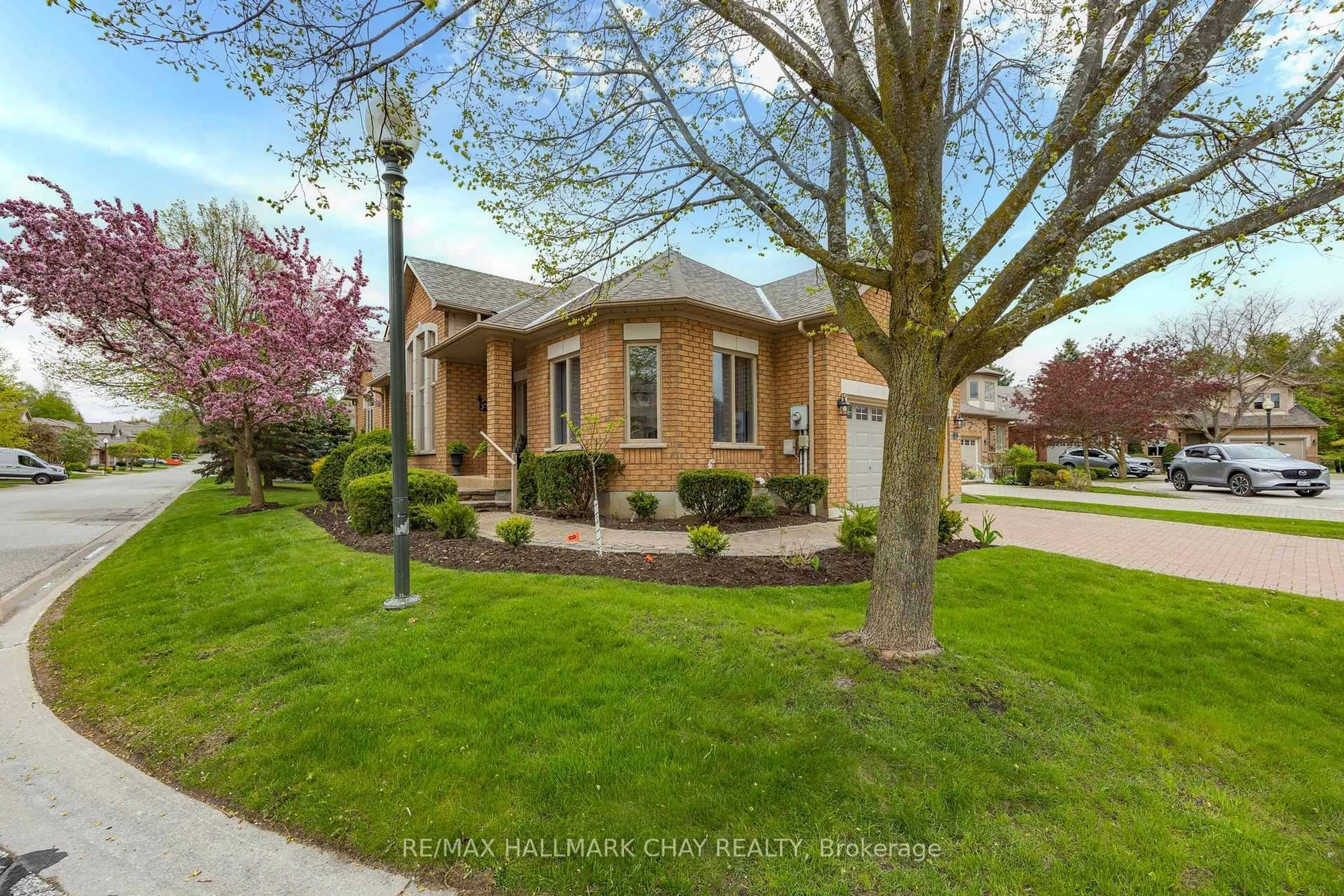 Home with brick exterior material, street for 1 Fortuna Circ #20, New Tecumseth Ontario L9R 1Z3