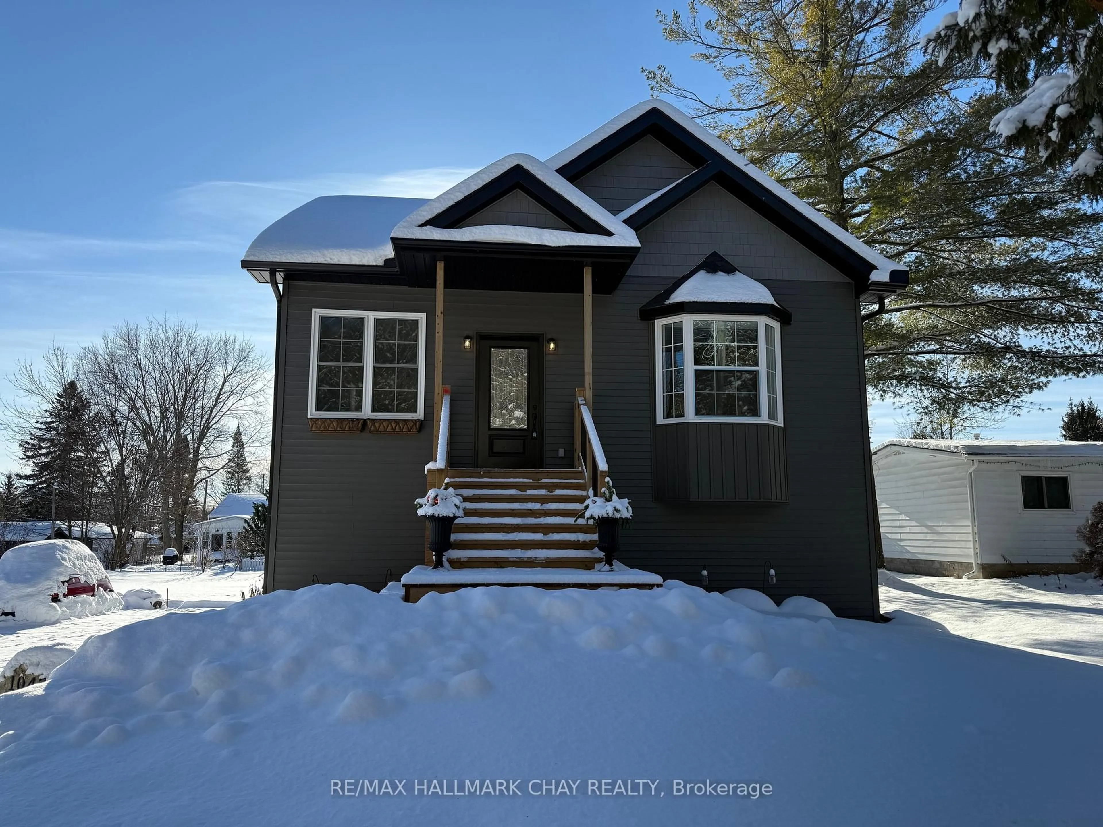 Home with vinyl exterior material, street for 1047 LARCH St, Innisfil Ontario L0L 1C0