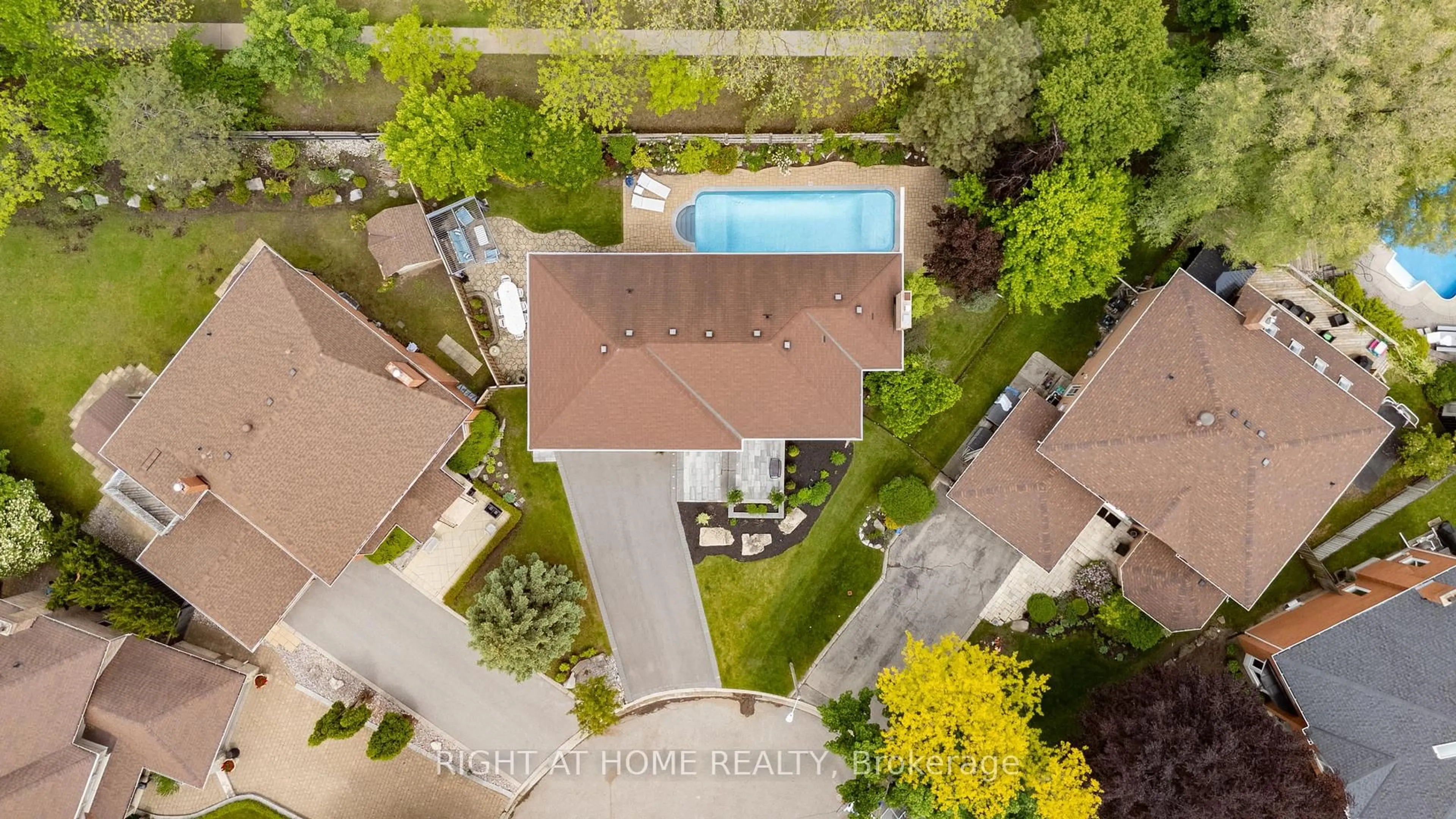 A pic from outside/outdoor area/front of a property/back of a property/a pic from drone, unknown for 151 Calvin Chambers Rd, Vaughan Ontario L4J 1E8