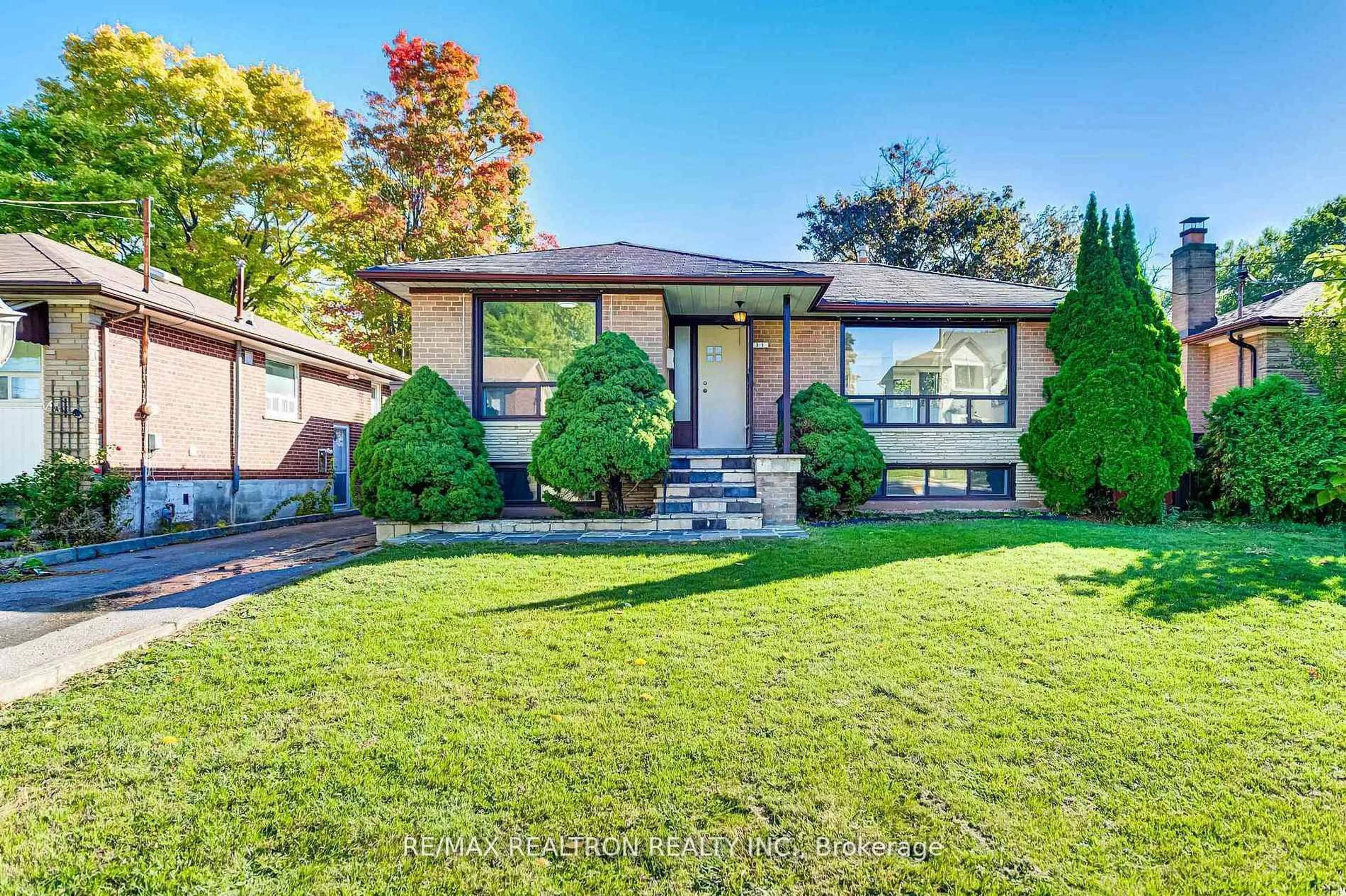 Unknown for 31 Sussex Ave, Richmond Hill Ontario L4C 2E5