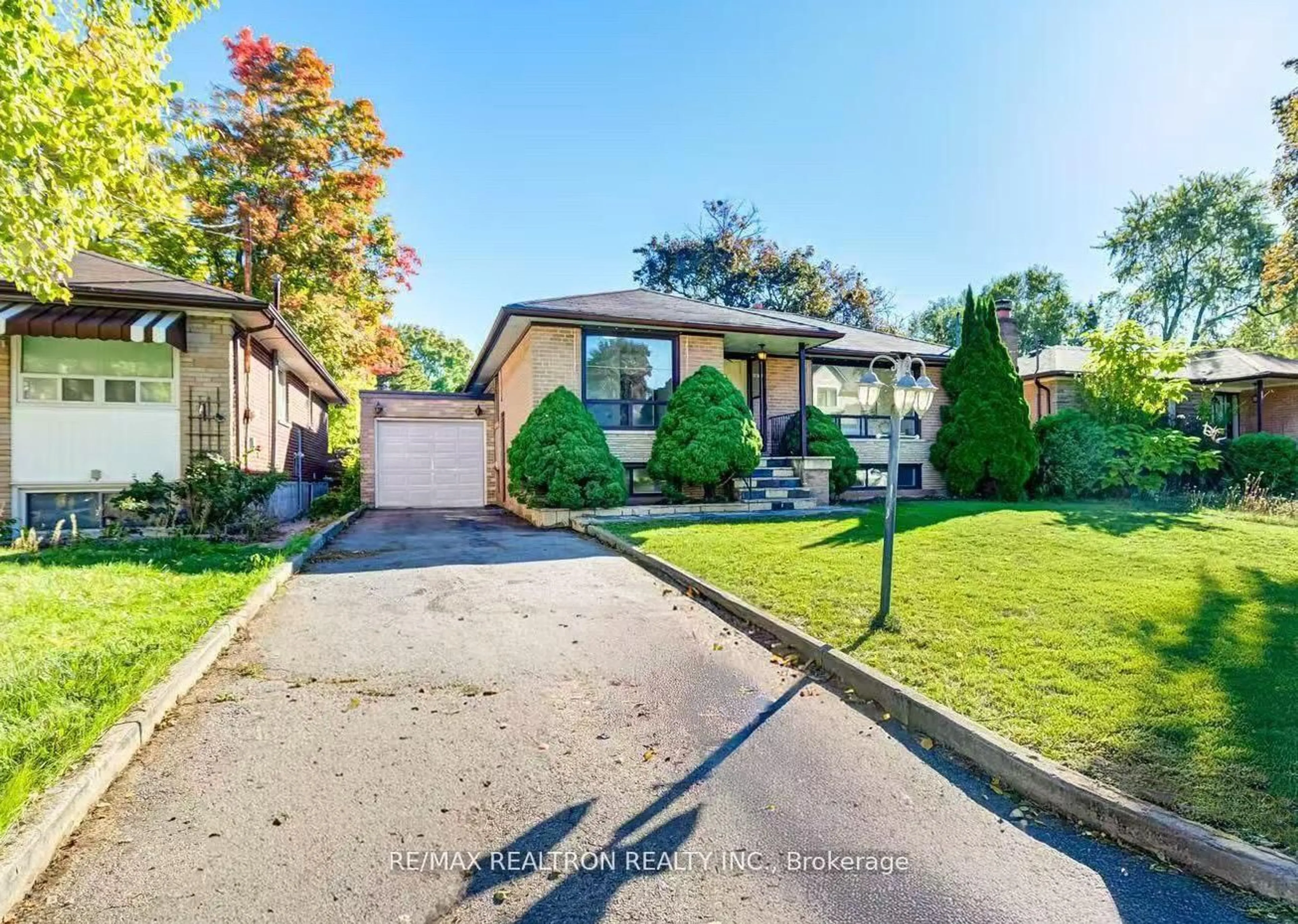 Unknown for 31 Sussex Ave, Richmond Hill Ontario L4C 2E5