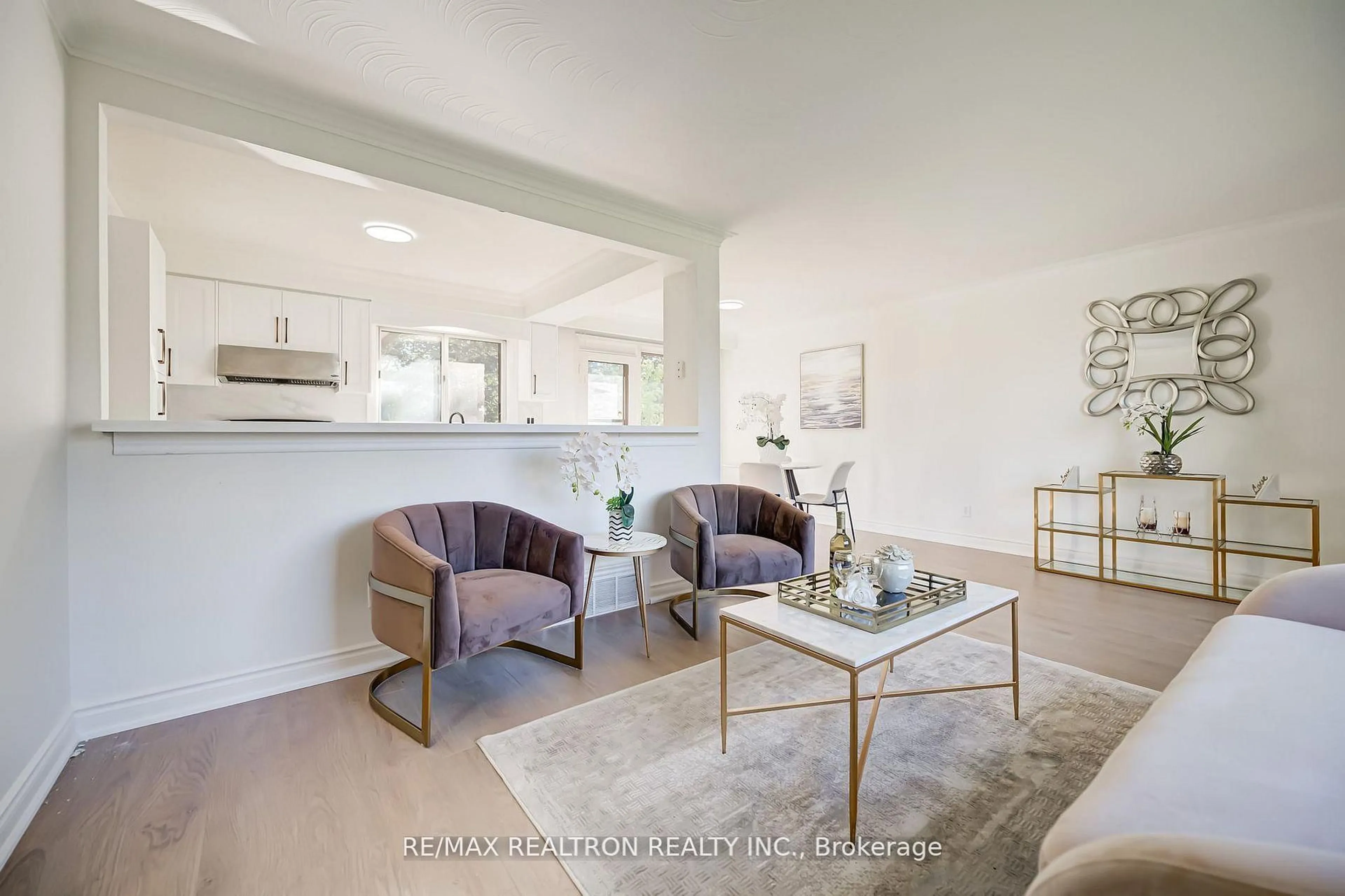 Living room with furniture, unknown for 31 Sussex Ave, Richmond Hill Ontario L4C 2E5