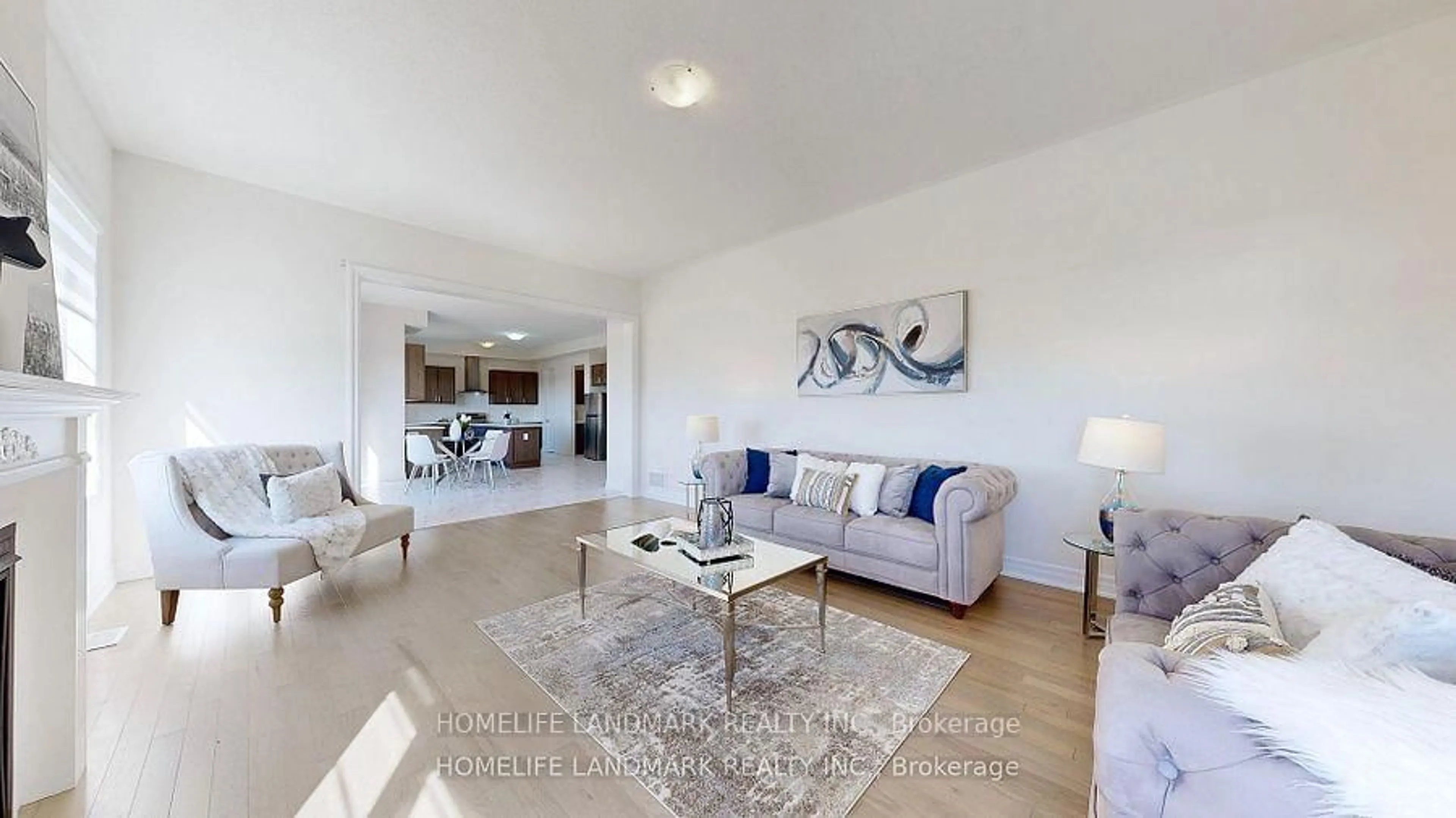 Living room with furniture, unknown for 16 Slater Crt, East Gwillimbury Ontario L9N 0P8