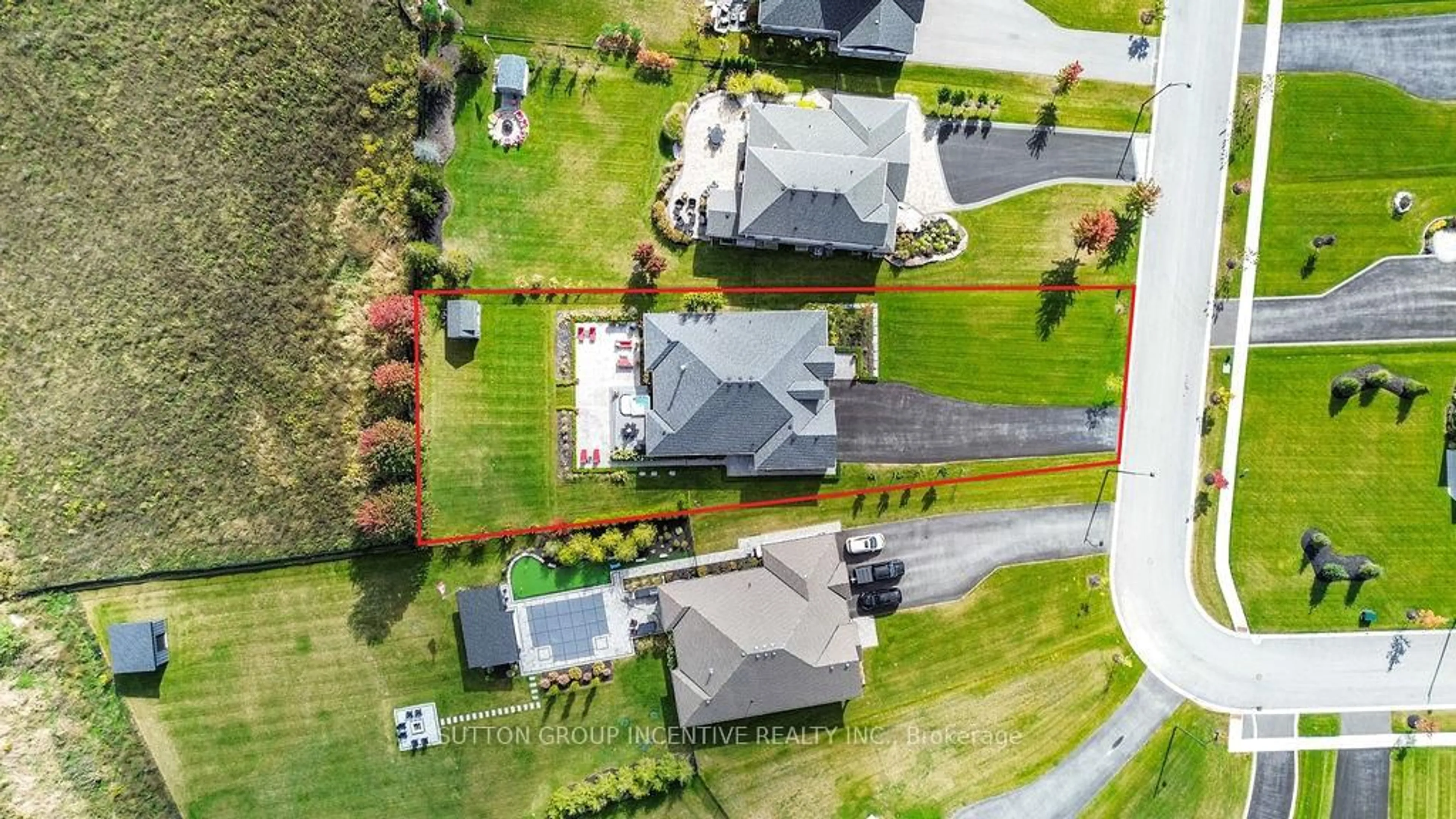 A pic from outside/outdoor area/front of a property/back of a property/a pic from drone, street for 327 Sunnybrae Ave, Innisfil Ontario L9S 0K9