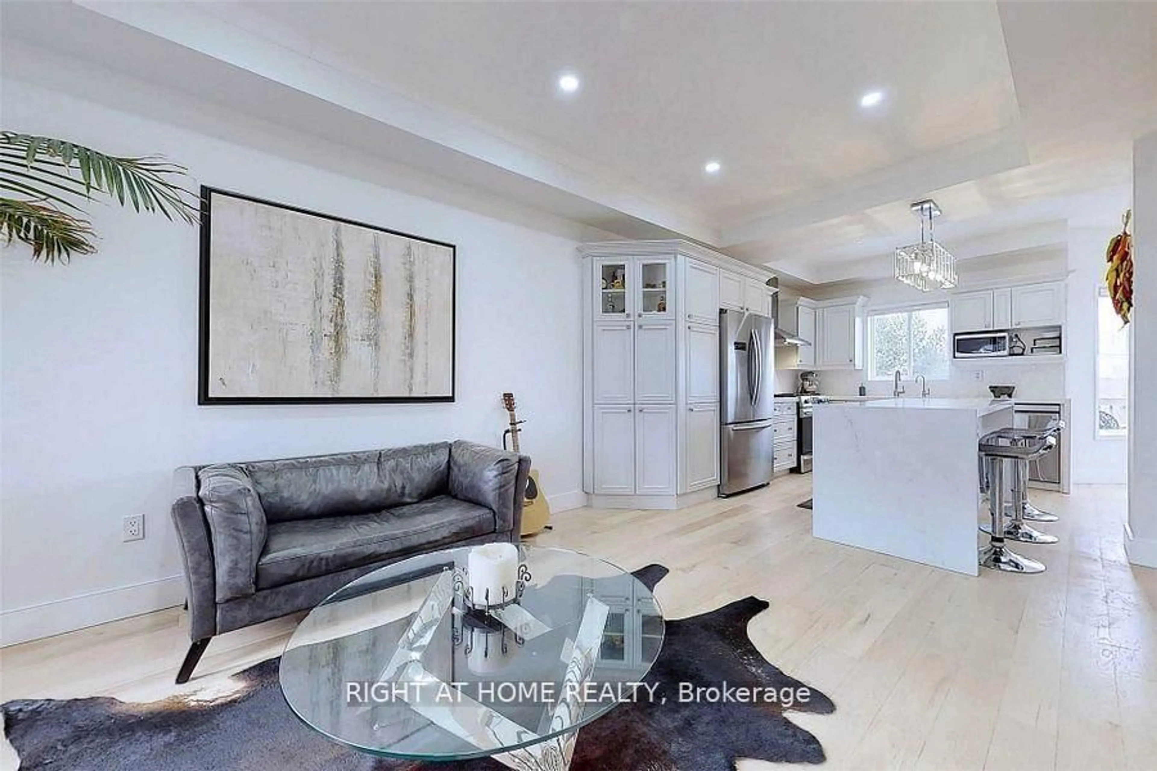 Living room with furniture, unknown for 1269 Gina St, Innisfil Ontario L9S 1T1