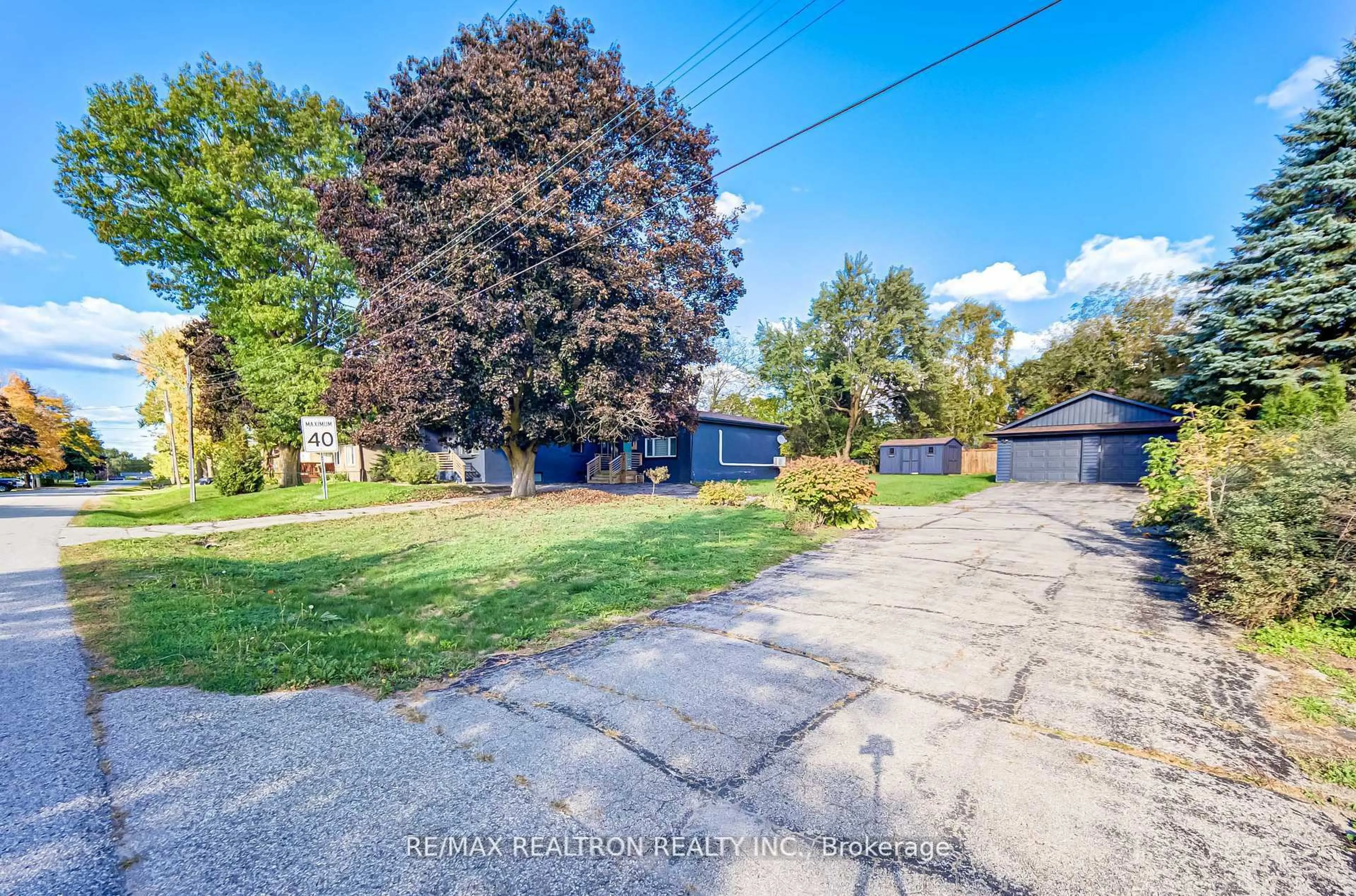 A pic from outside/outdoor area/front of a property/back of a property/a pic from drone, street for 7 Victory Dr, East Gwillimbury Ontario L0G 1M0