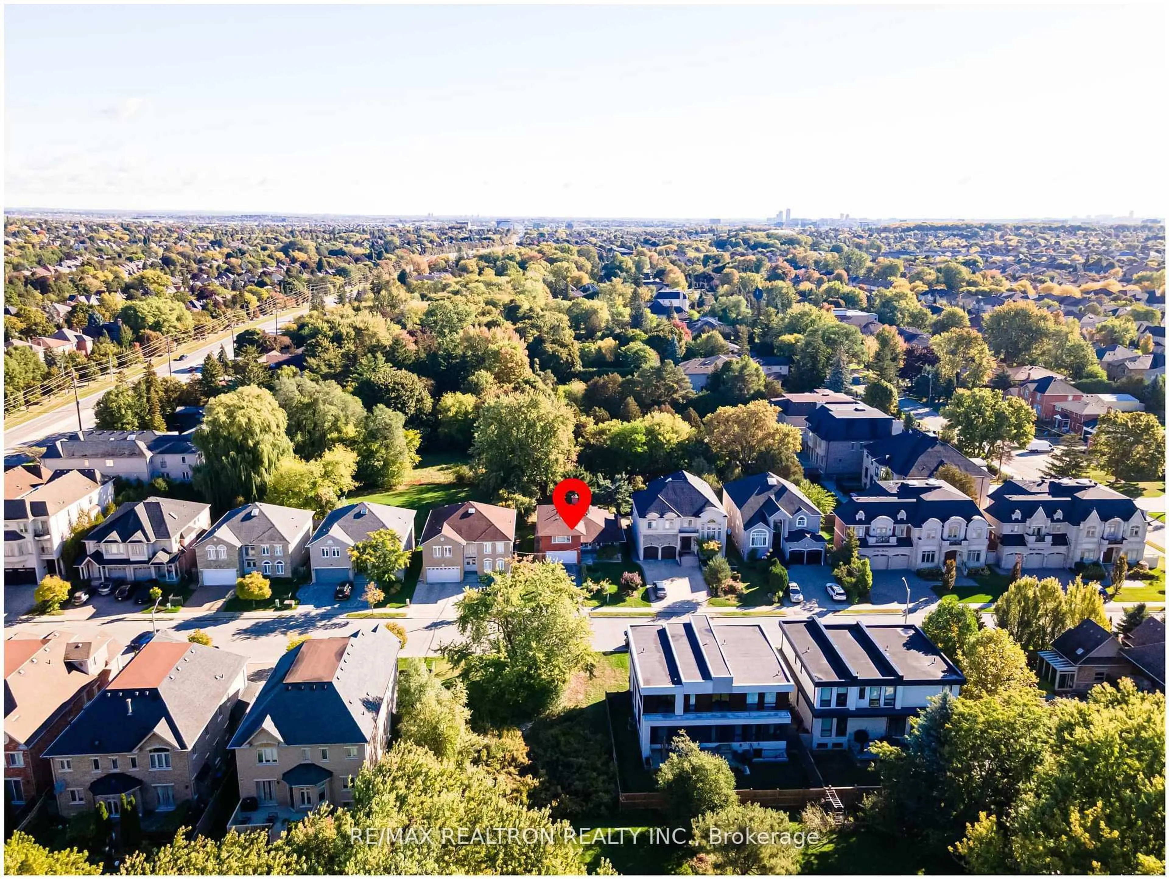A pic from outside/outdoor area/front of a property/back of a property/a pic from drone, unknown for 69 Elm Ave, Richmond Hill Ontario L4C 6K8