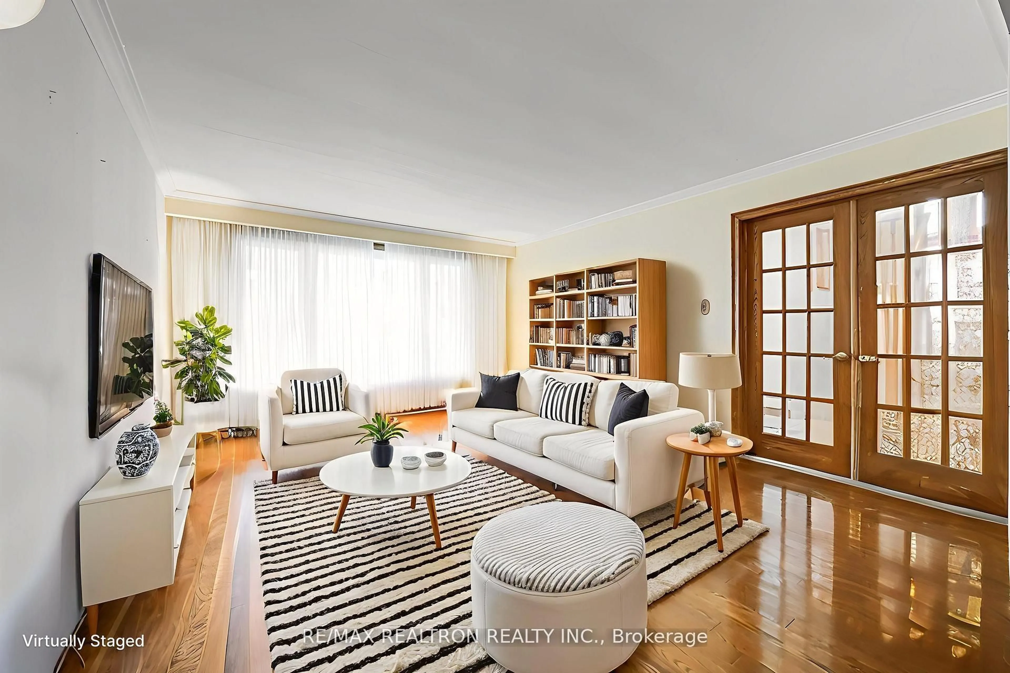 Living room with furniture, wood/laminate floor for 69 Elm Ave, Richmond Hill Ontario L4C 6K8