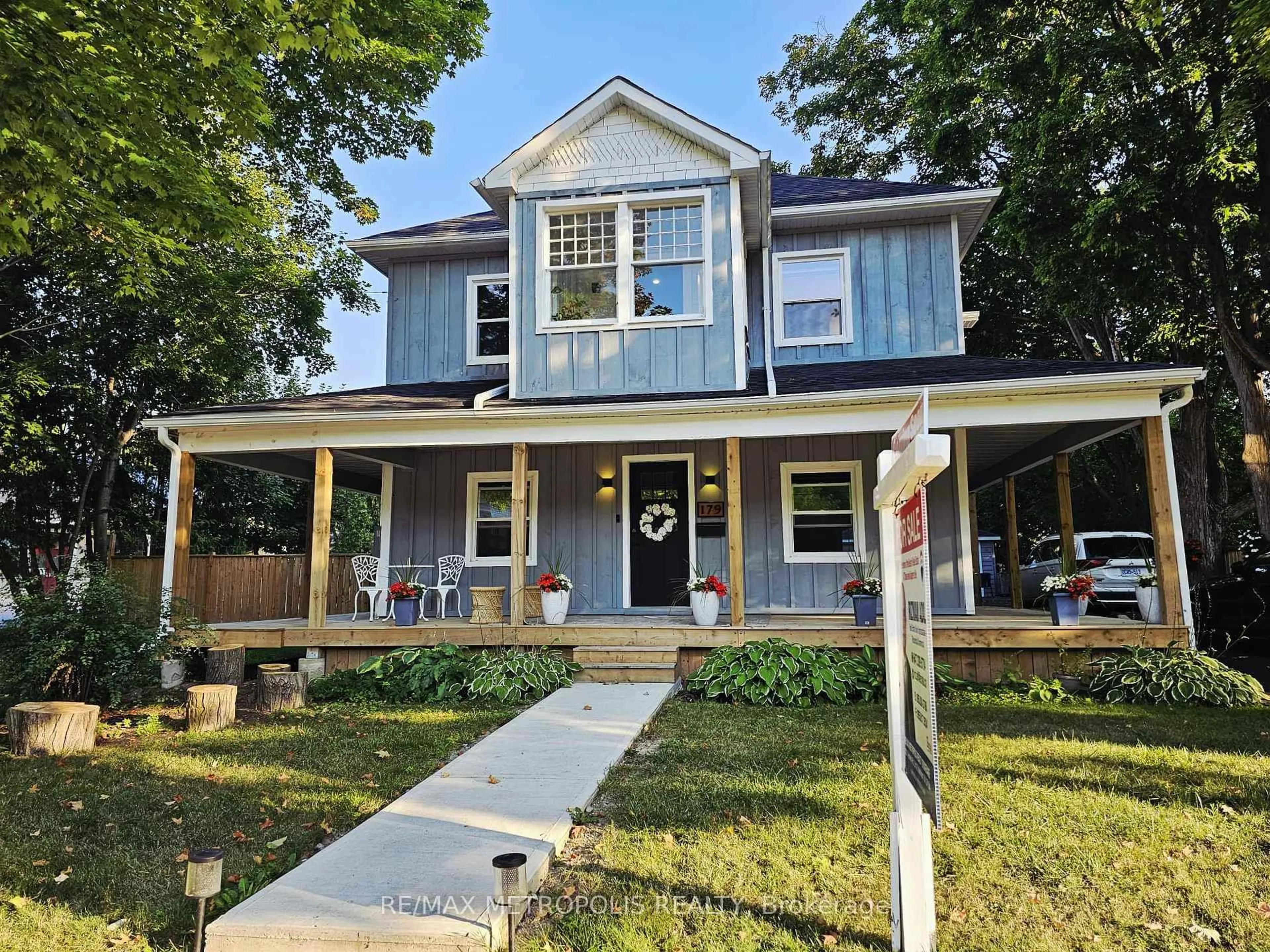 Home with vinyl exterior material, street for 179 Church St, Georgina Ontario L4P 1J4