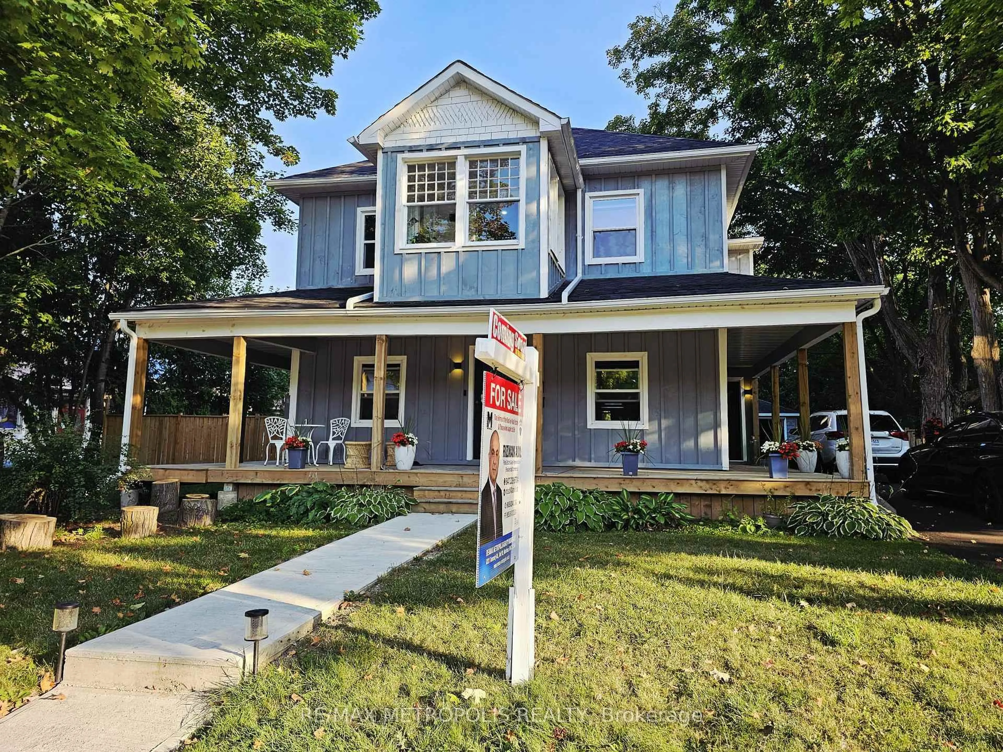 Home with vinyl exterior material, street for 179 Church St, Georgina Ontario L4P 1J4