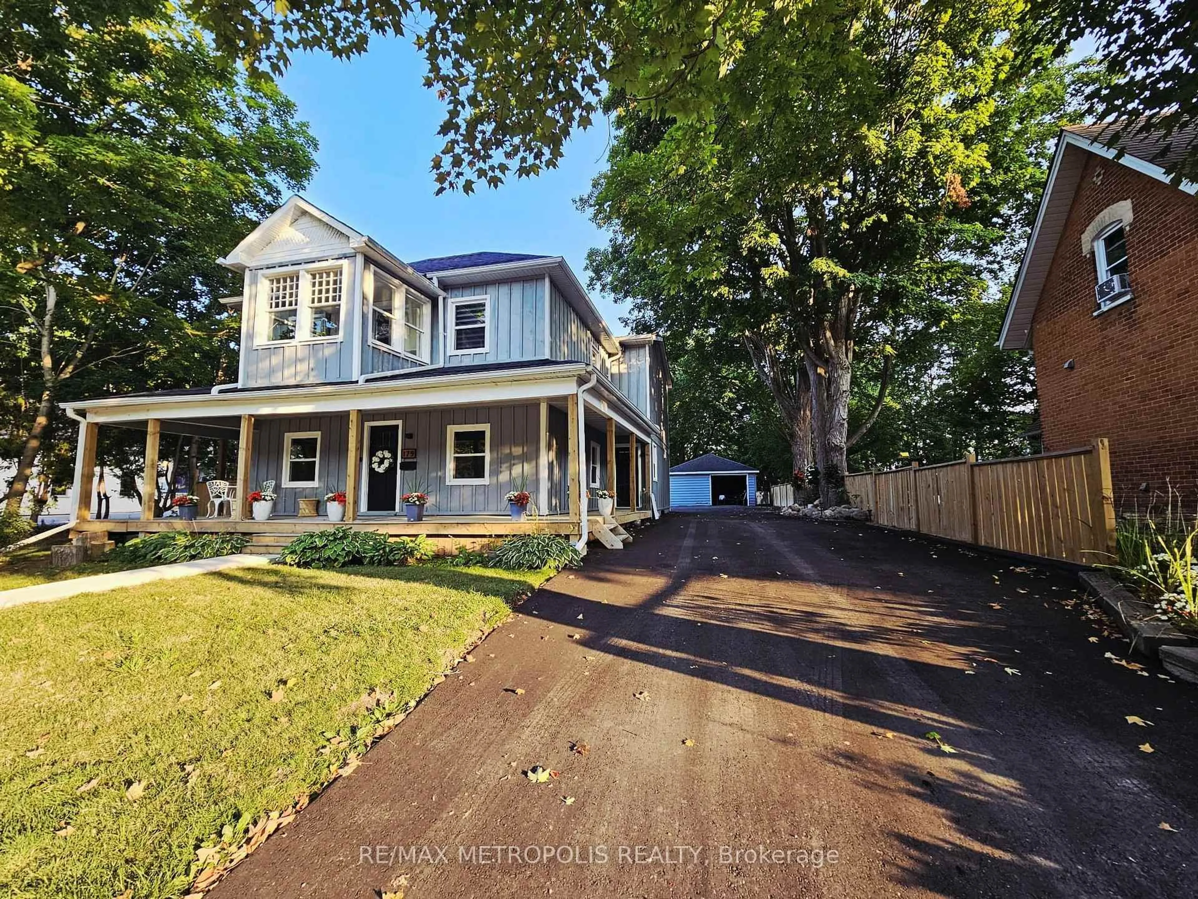 A pic from outside/outdoor area/front of a property/back of a property/a pic from drone, street for 179 Church St, Georgina Ontario L4P 1J4