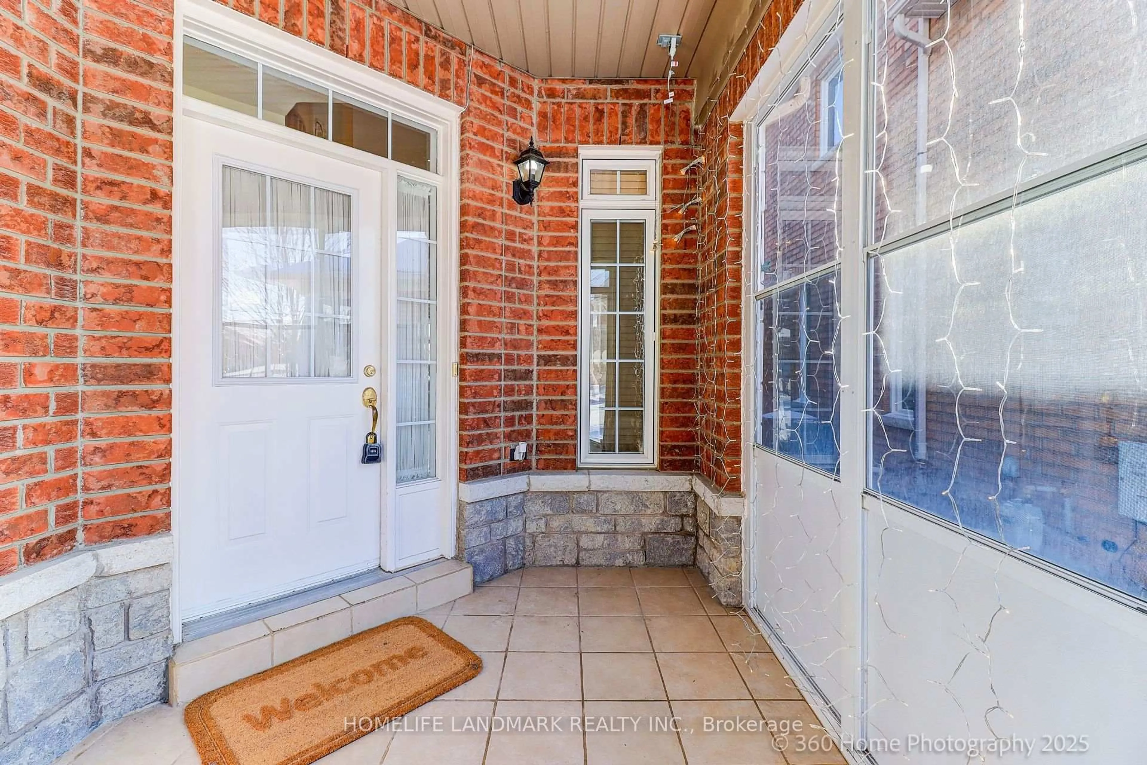 Indoor entryway for 203 Everett St, Markham Ontario L6E 1H2