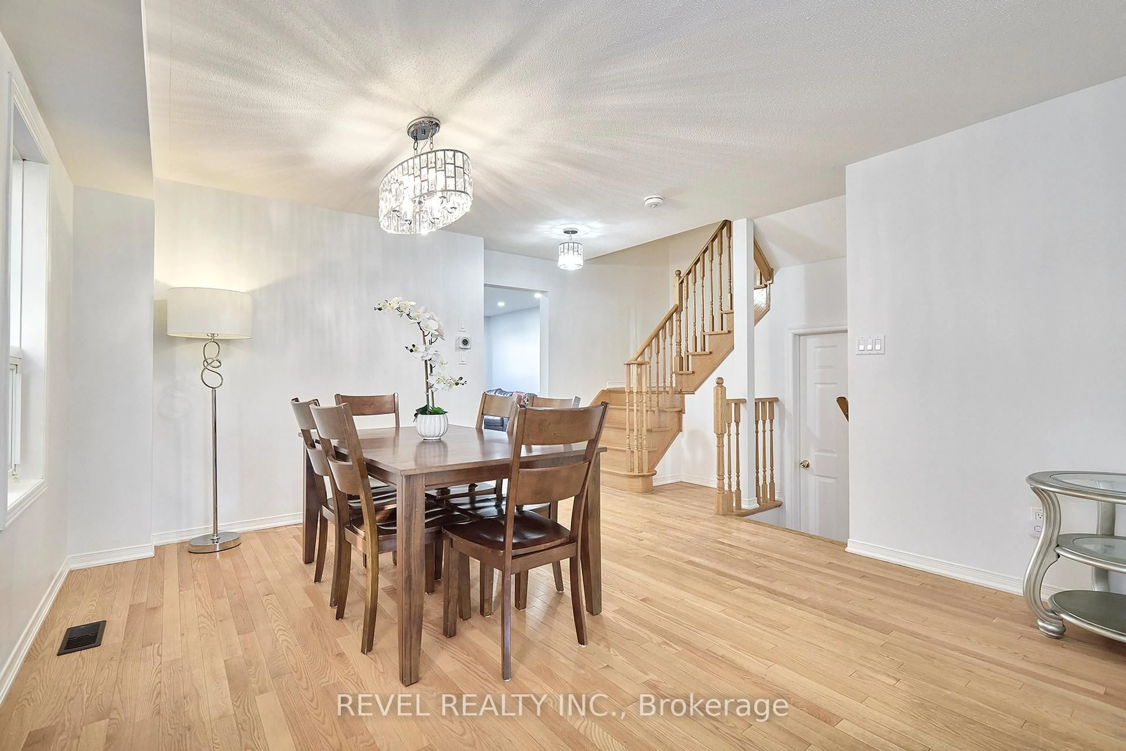 Dining room, wood/laminate floor for 35 Manordale Cres, Vaughan Ontario L4H 0T6