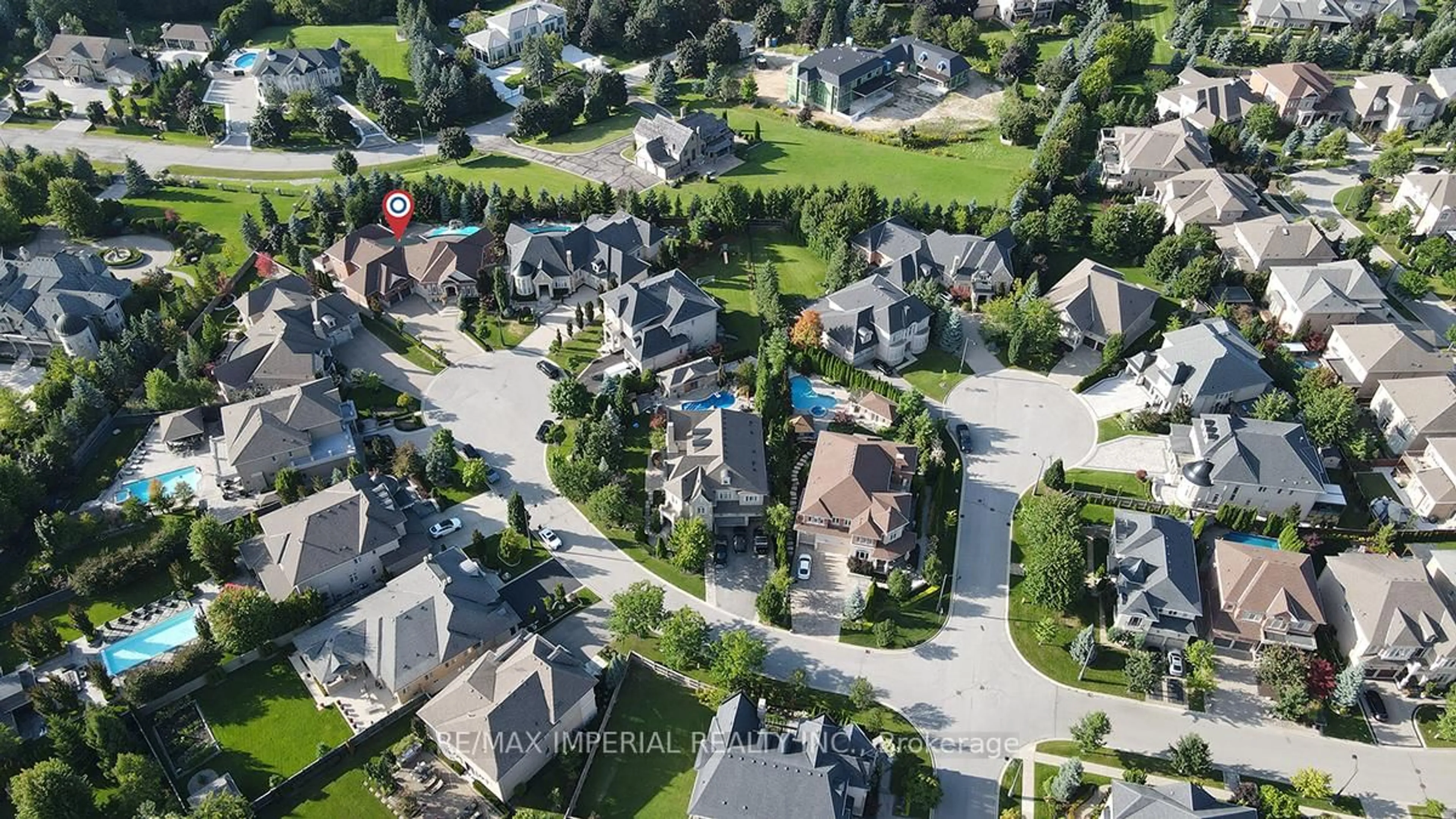 A pic from outside/outdoor area/front of a property/back of a property/a pic from drone, street for 39 Fiorello Crt, Vaughan Ontario L4H 0V4