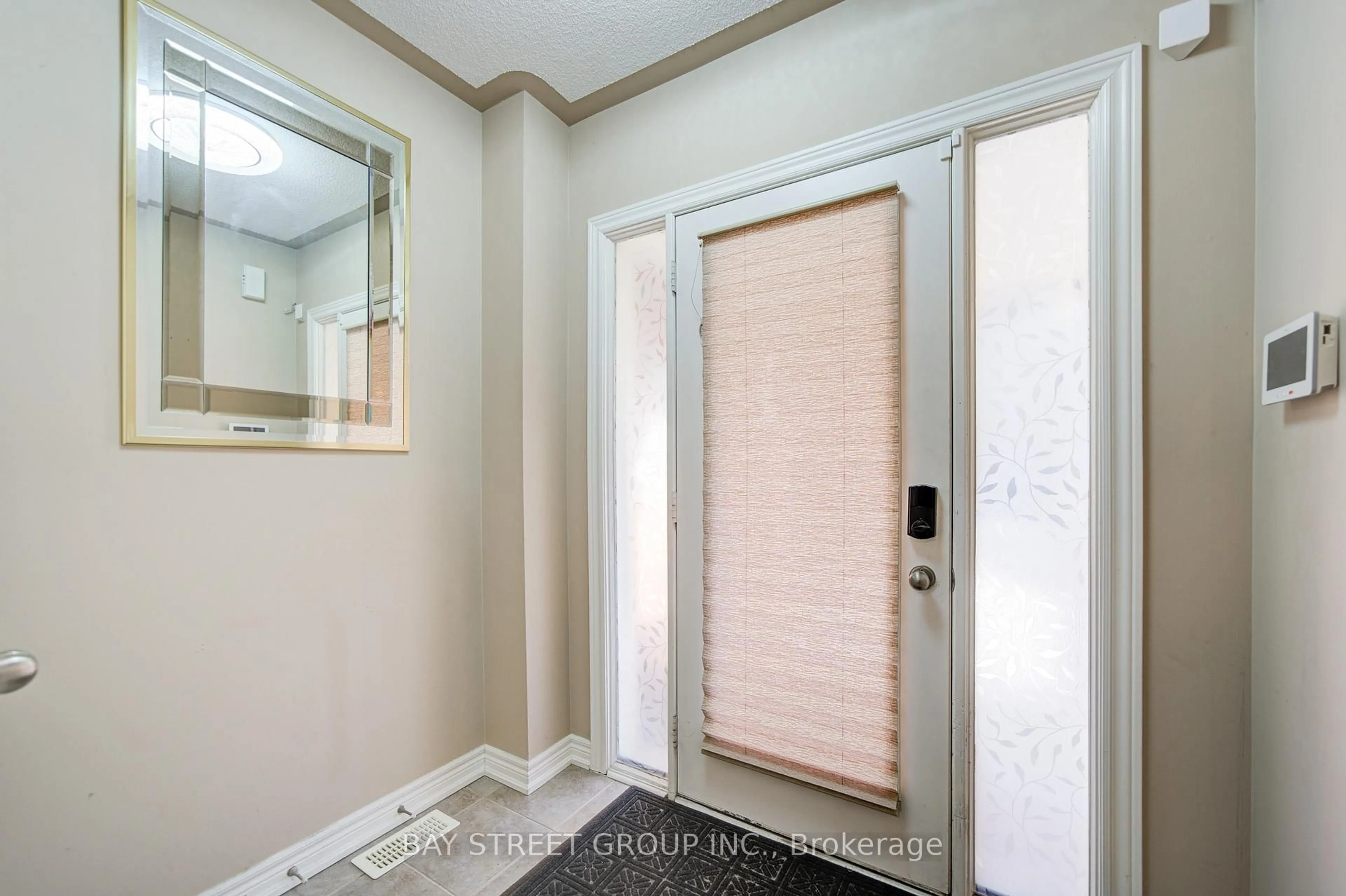 Indoor entryway for 22 Latitude Lane, Whitchurch-Stouffville Ontario L4A 0T1