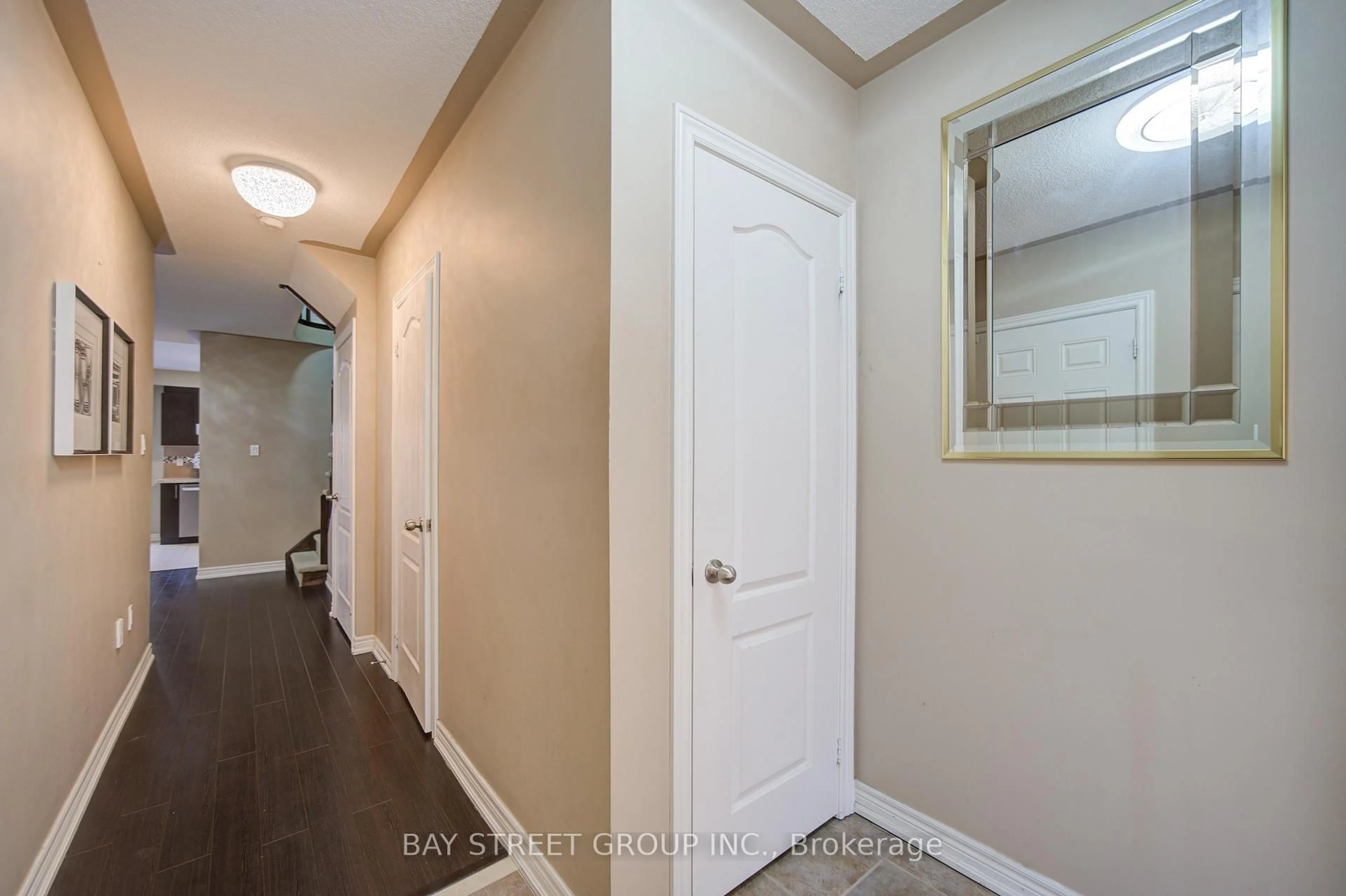 Indoor entryway for 22 Latitude Lane, Whitchurch-Stouffville Ontario L4A 0T1