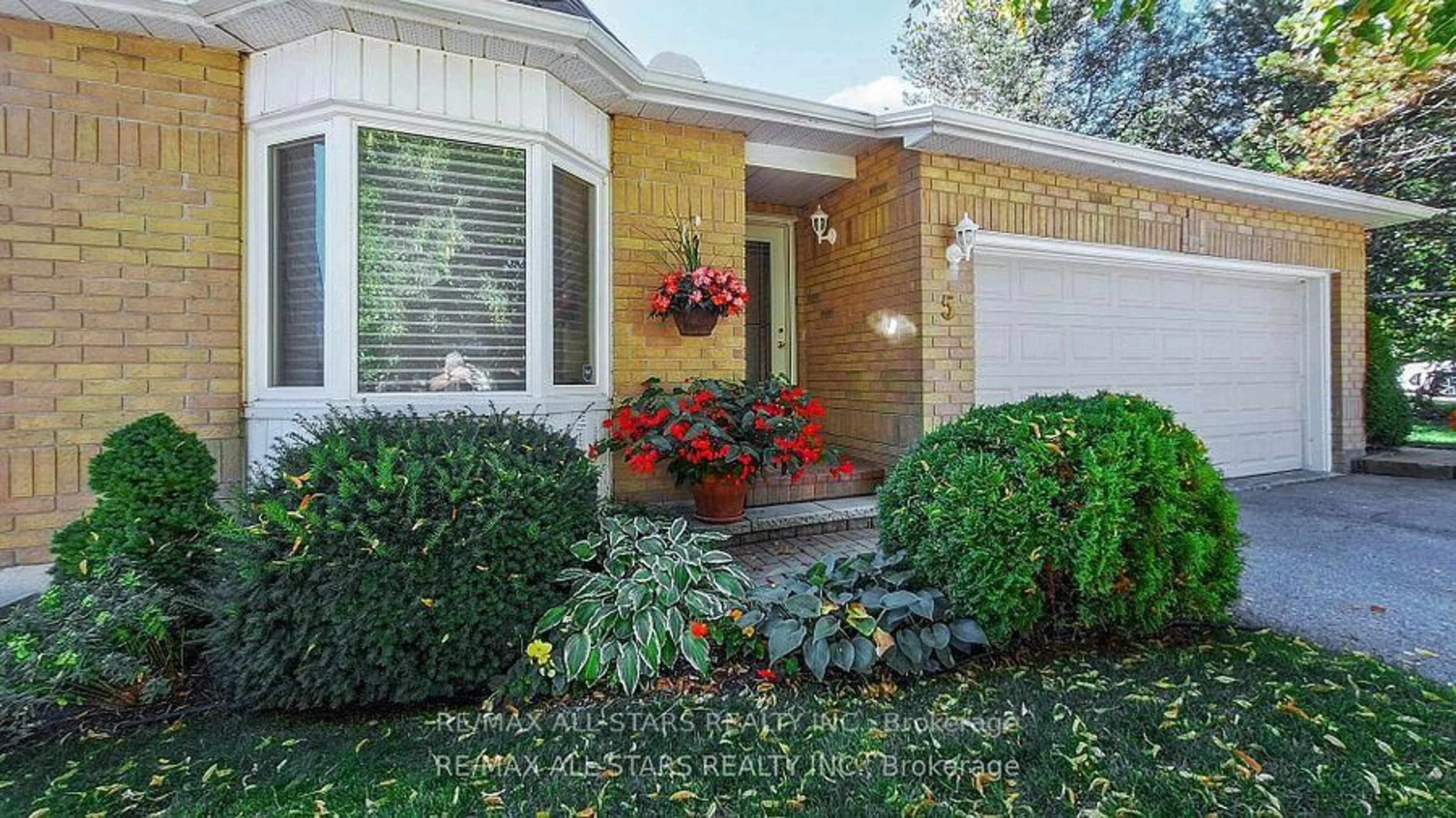 Home with brick exterior material, street for 5 Beswick Lane #5, Uxbridge Ontario L9P 1G4