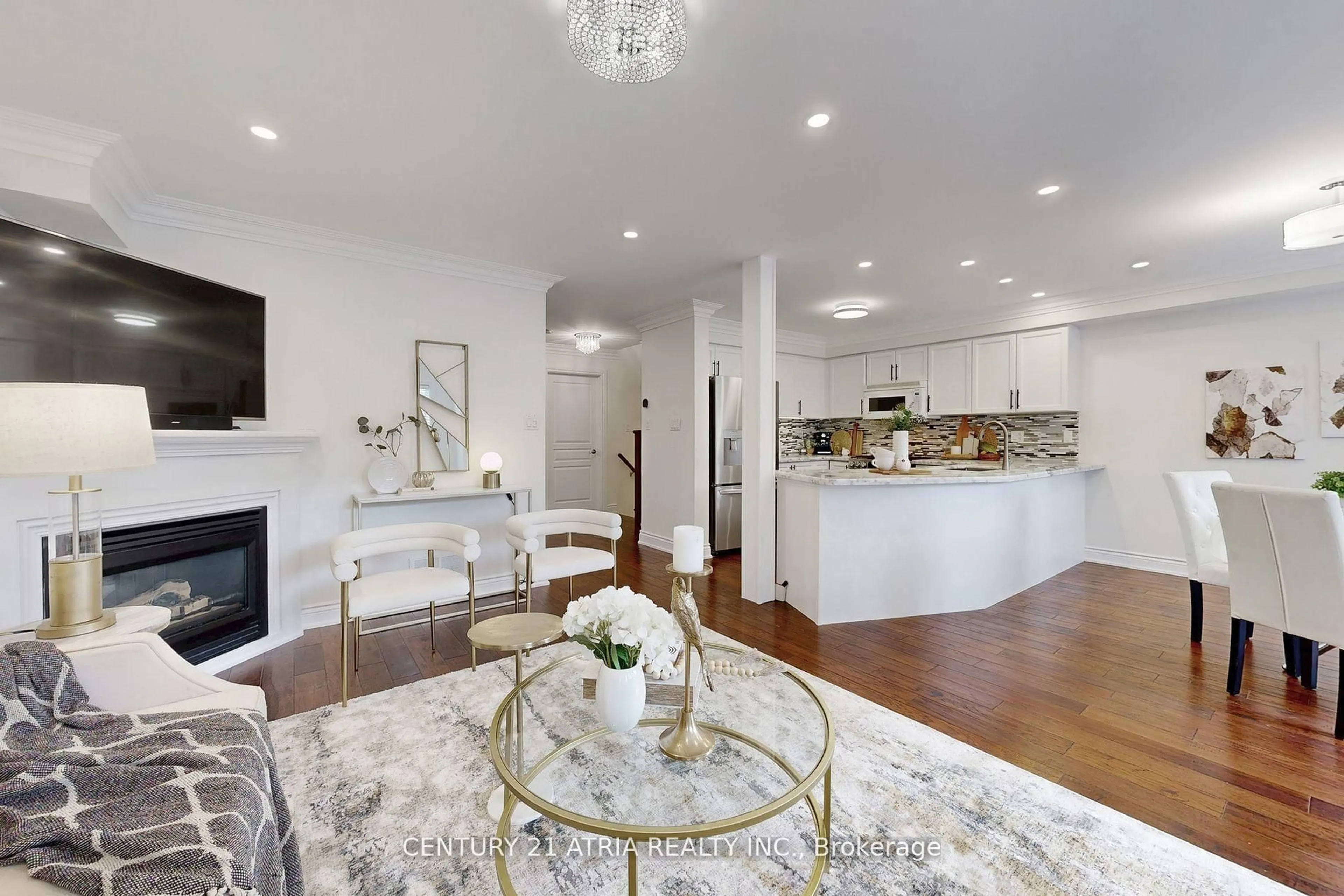 Living room with furniture, unknown for 611 Heddle Cres, Newmarket Ontario L3X 2J5