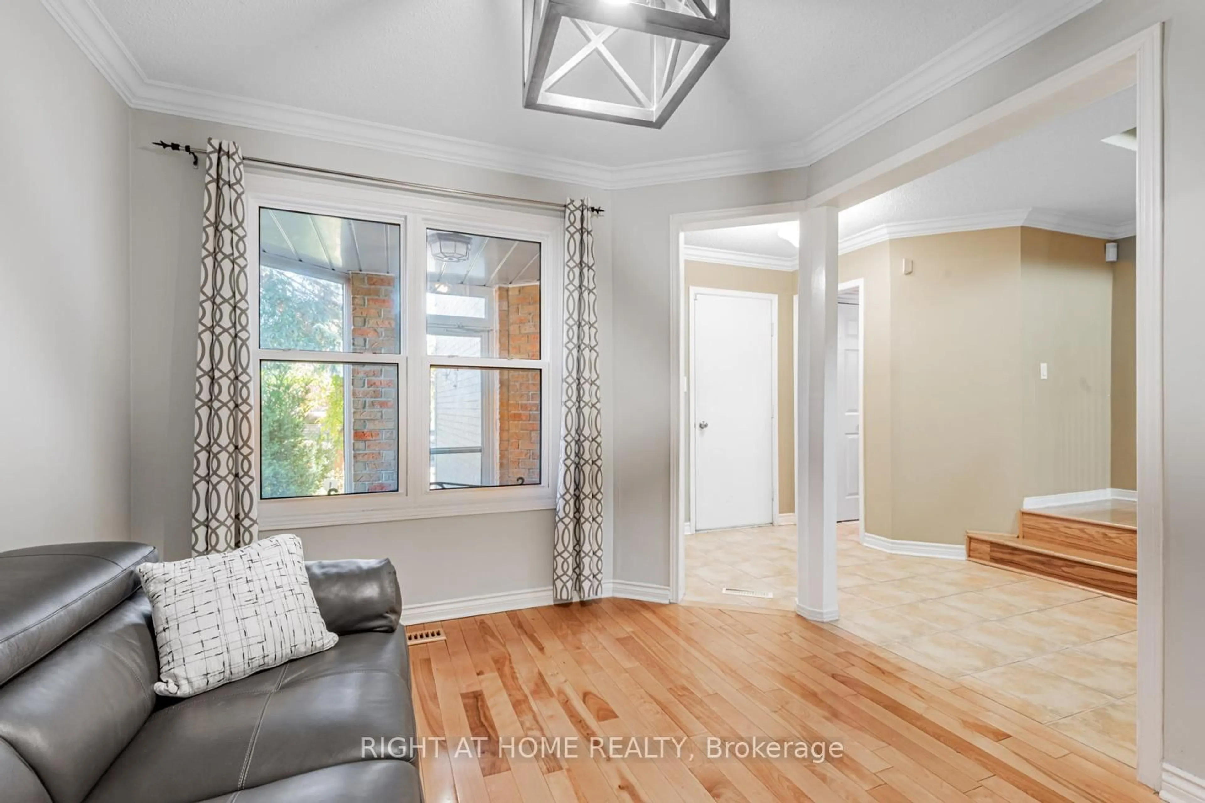 Living room with furniture, unknown for 16 Marchwood Cres, Richmond Hill Ontario L4C 8M7