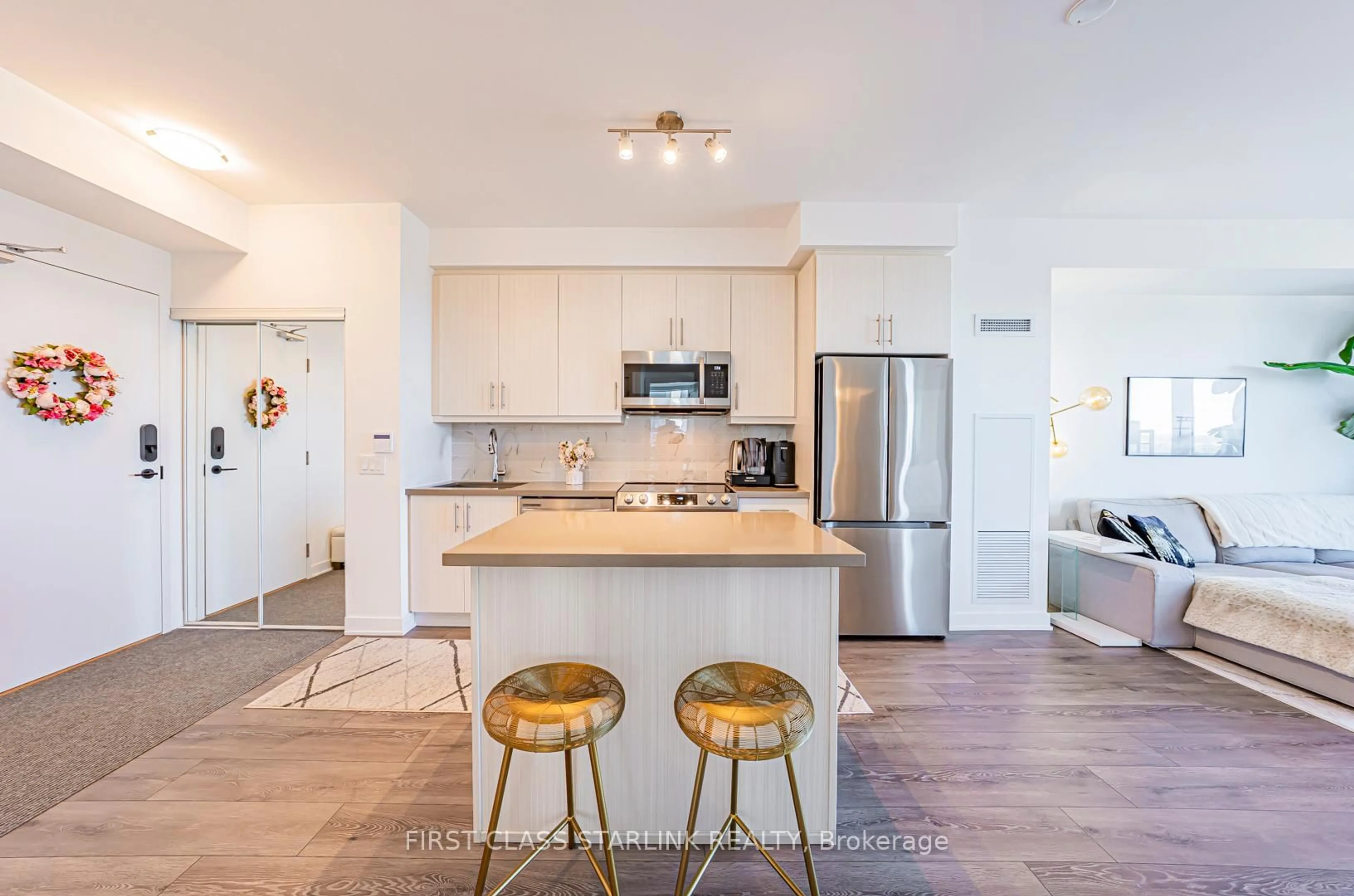 Open concept kitchen, unknown for 95 Oneida Cres #1603, Richmond Hill Ontario L4B 0H5