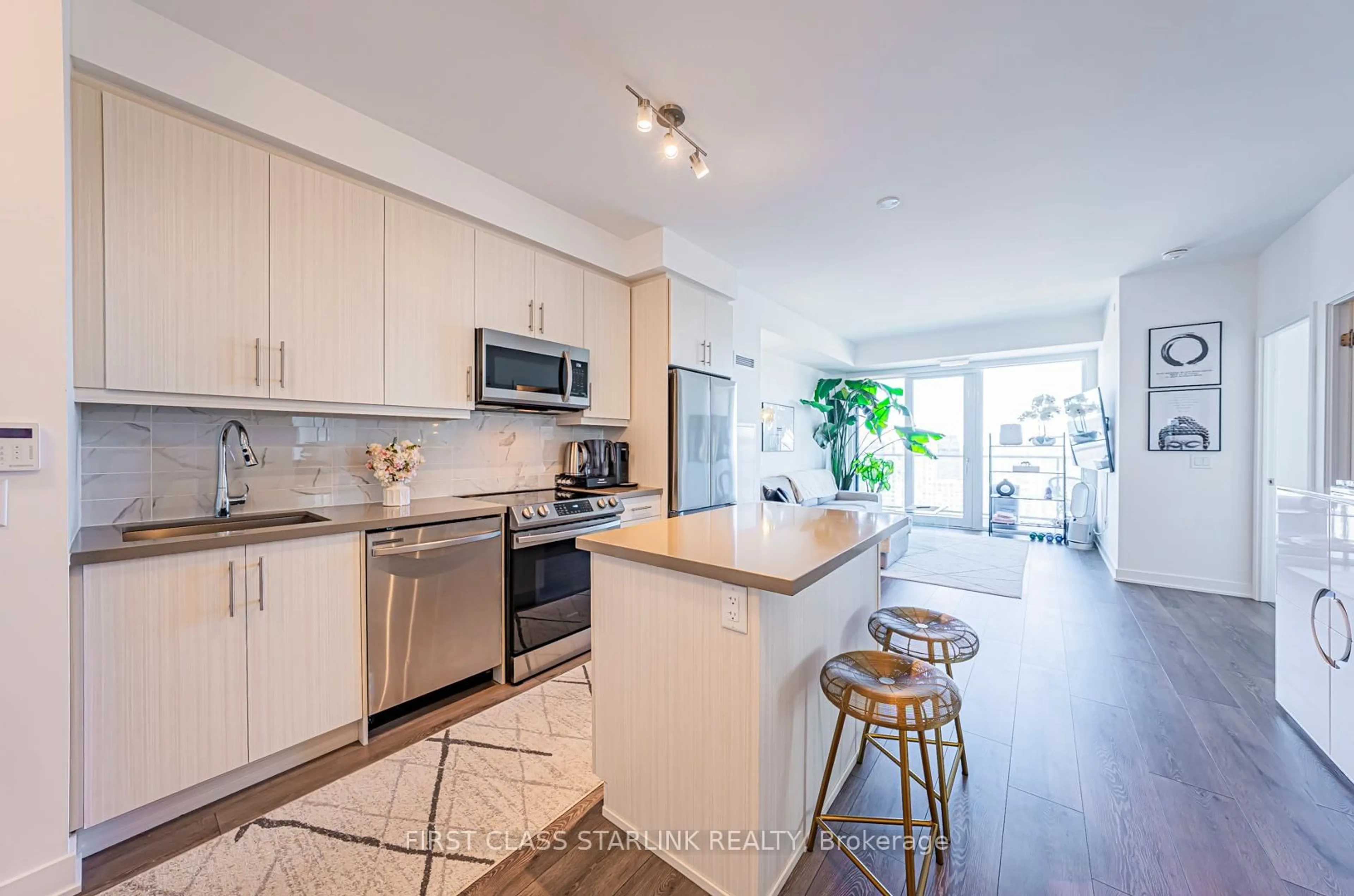 Open concept kitchen, unknown for 95 Oneida Cres #1603, Richmond Hill Ontario L4B 0H5