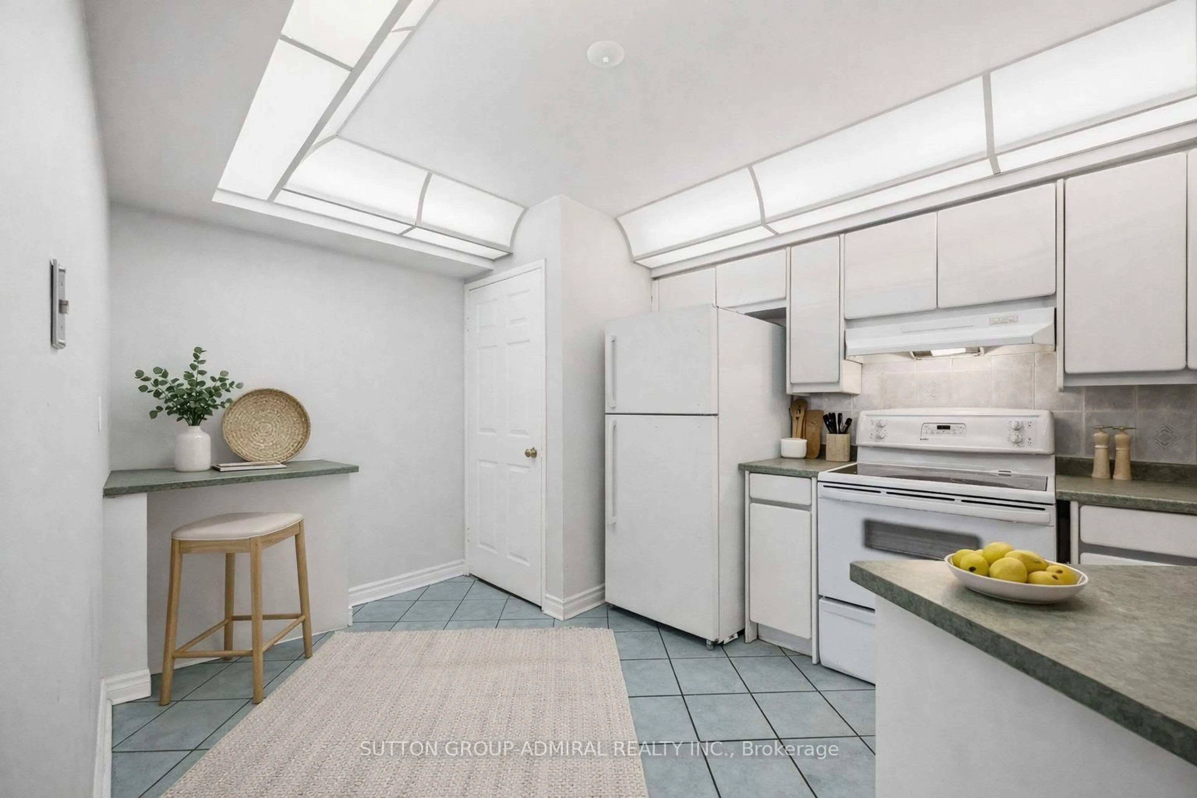 Standard kitchen, ceramic/tile floor for 343 Clark Ave #506, Vaughan Ontario L4J 7K5