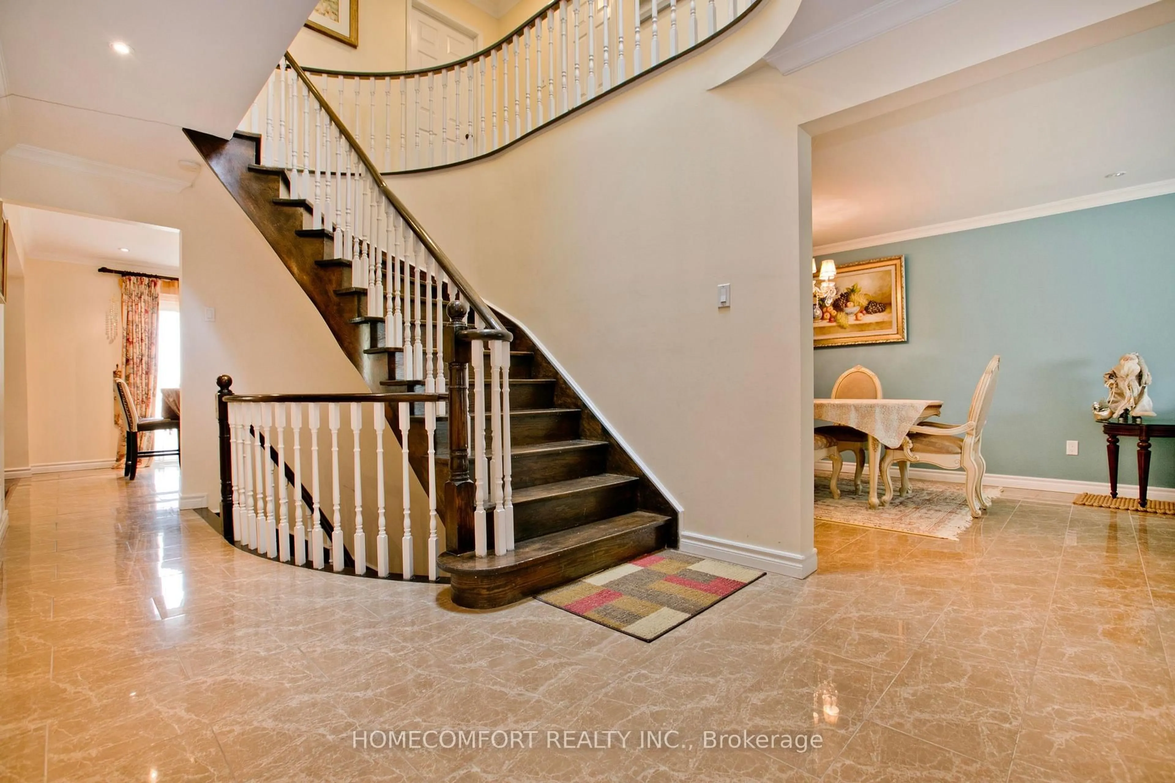 Indoor foyer for 658 York Hill Blvd, Vaughan Ontario L4J 5L8