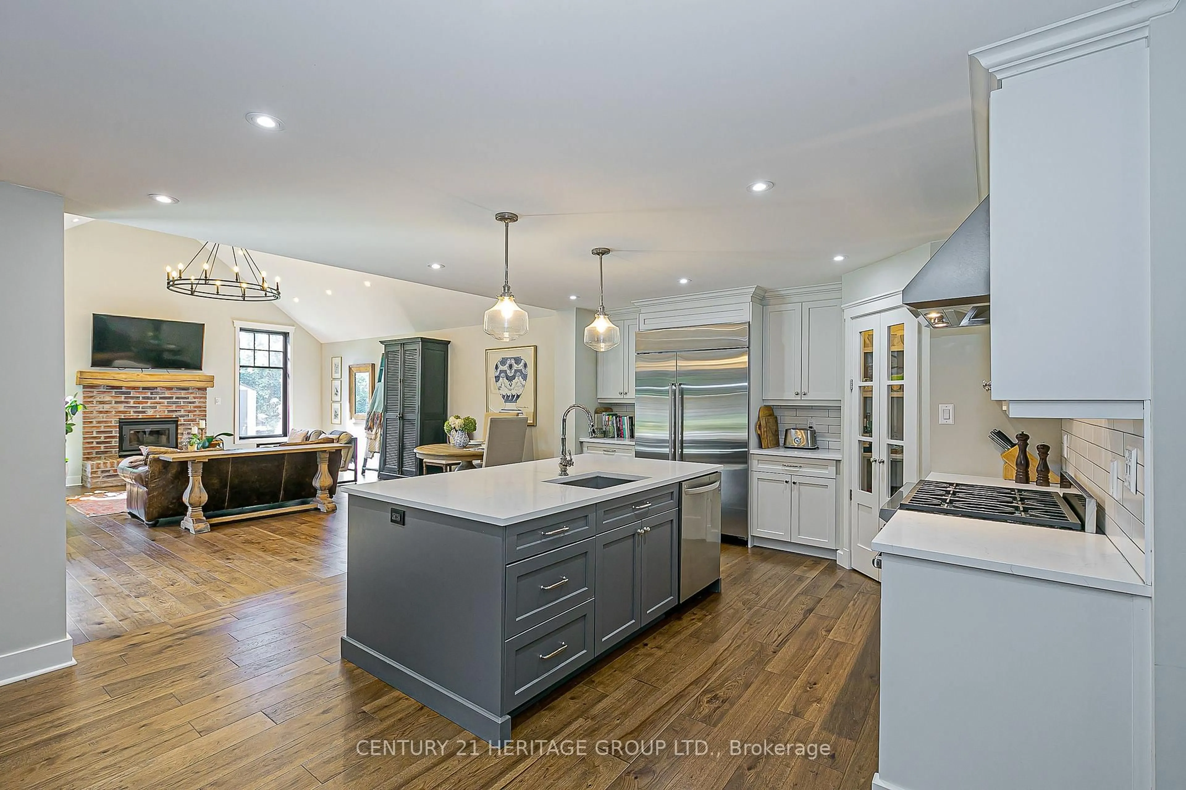 Open concept kitchen, unknown for 164 Park Ave, Newmarket Ontario L3Y 1V1