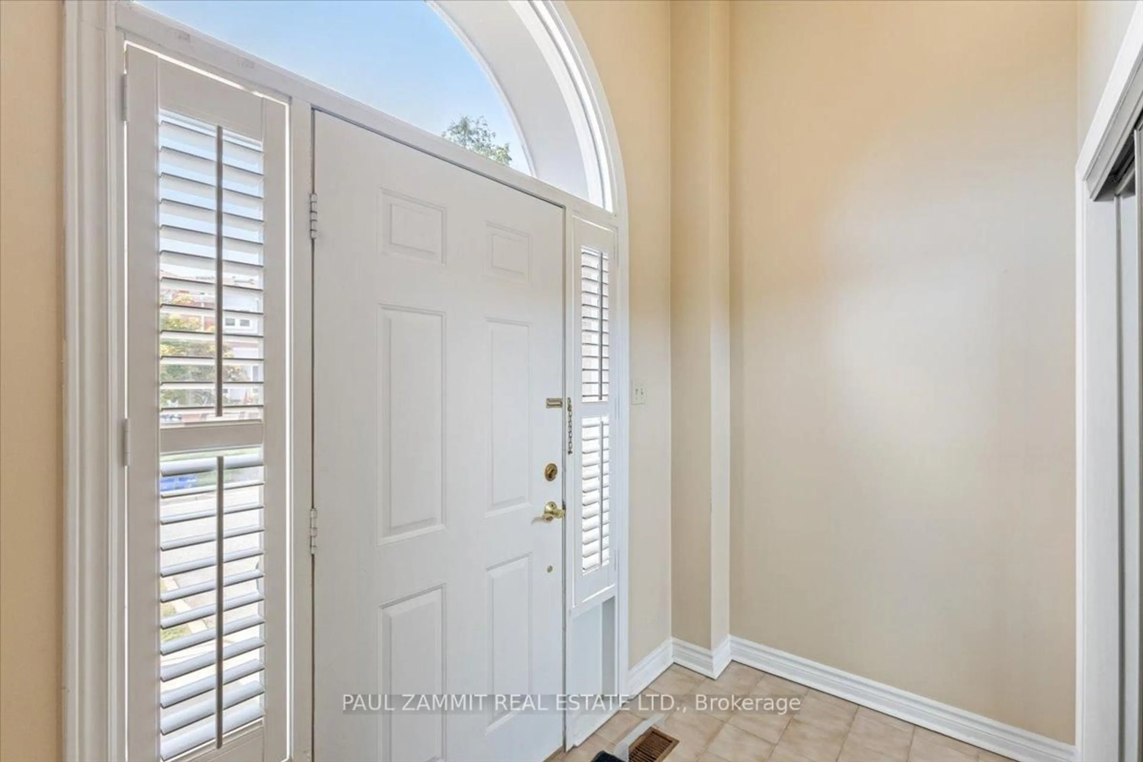 Indoor entryway for 80 McCallum Dr #28, Richmond Hill Ontario L4C 9X5